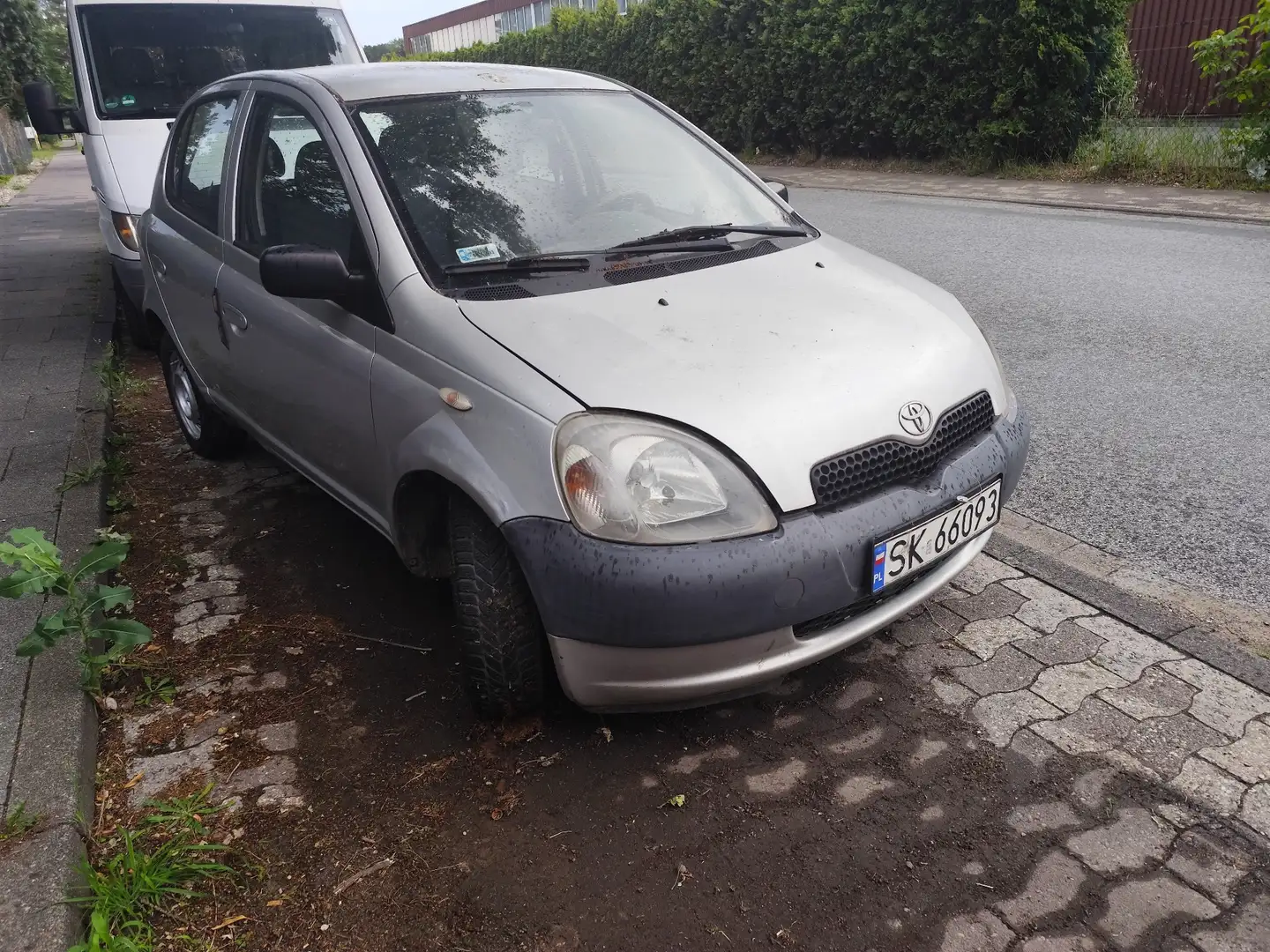 Toyota Yaris 1.0 linea terra - 2