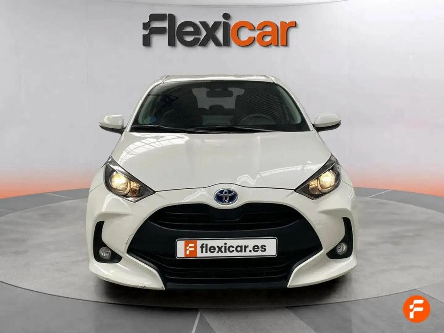 Toyota Yaris 1.5 120H Business Plus Blanc - 2