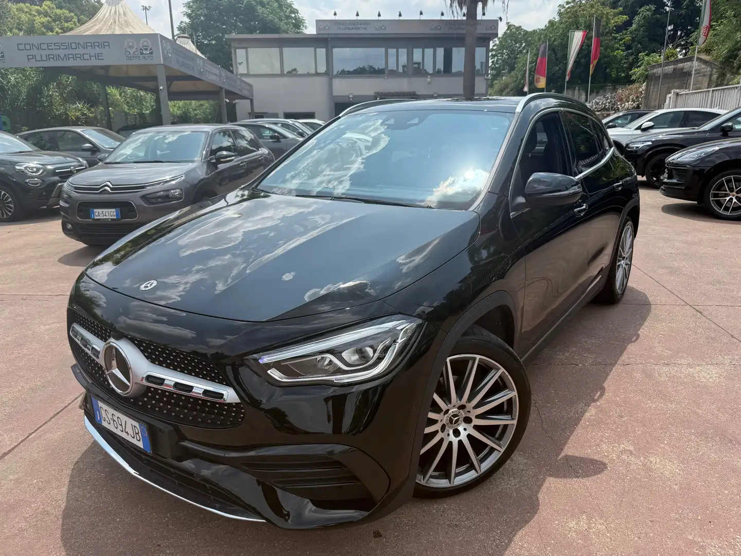 Mercedes-Benz GLA 180 GLA 180 Premium auto Nero - 2