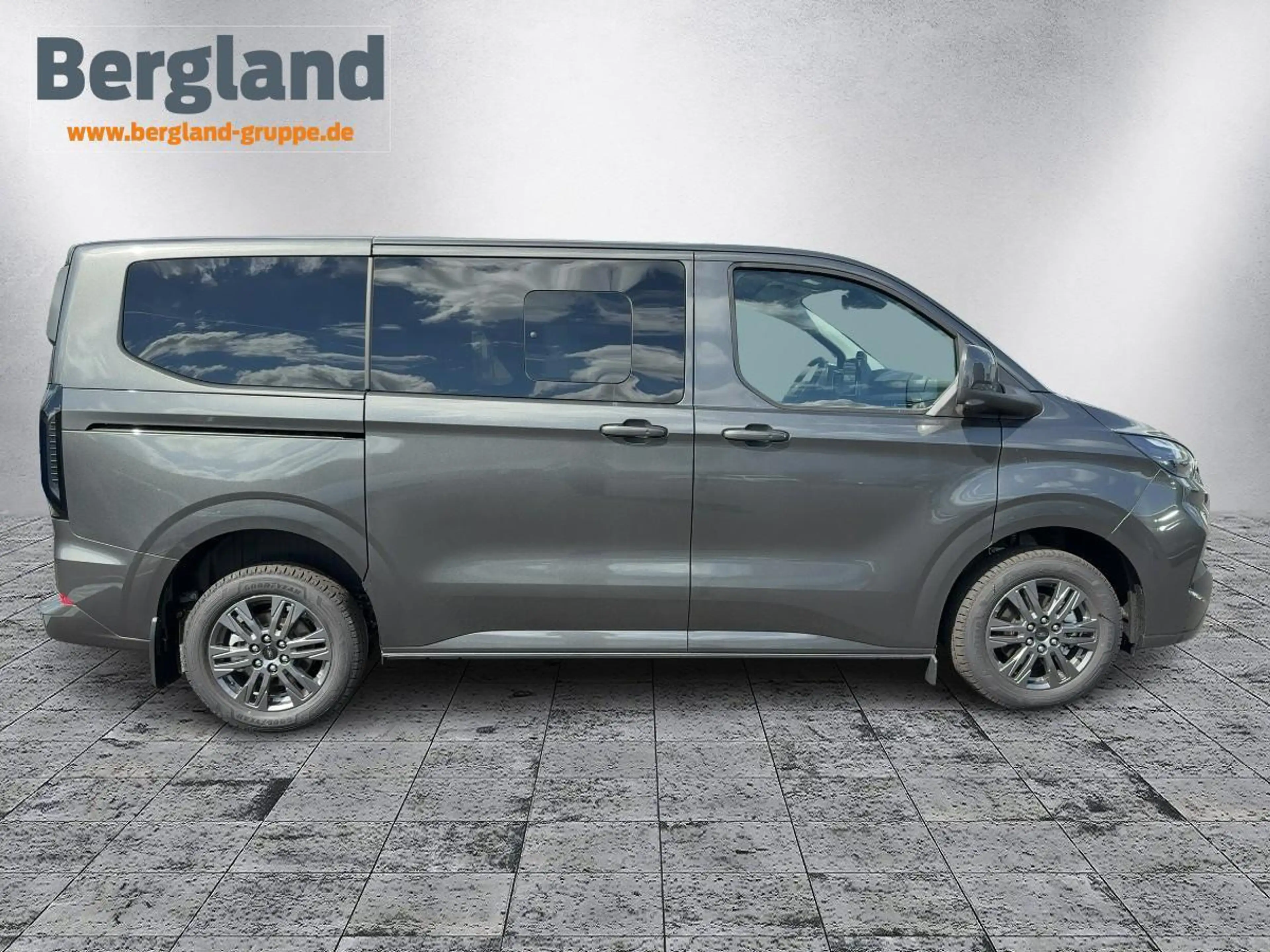 Ford Tourneo Custom BUS 320S TITANIUM 136PS FWD — photo 5