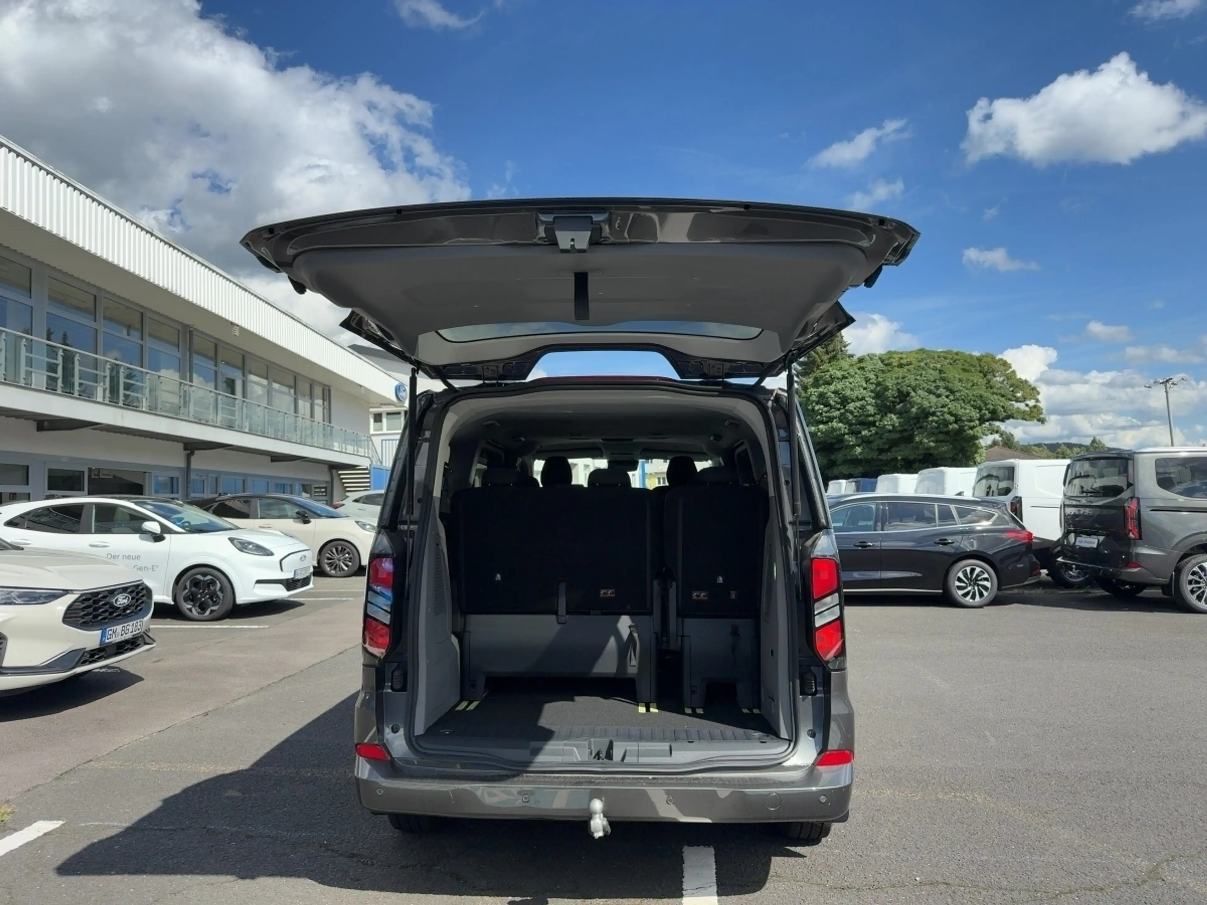 Ford Tourneo Custom BUS 320S TITANIUM 136PS FWD — photo 13