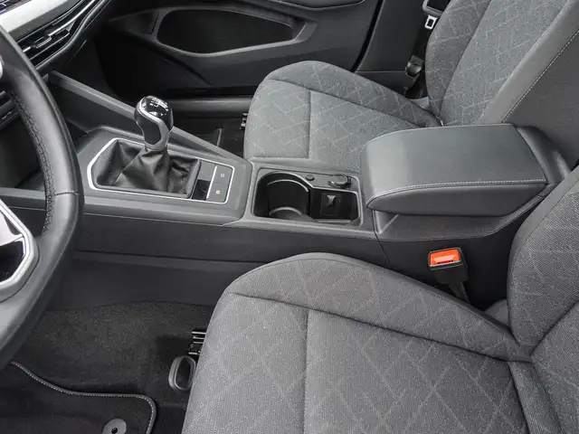 Volkswagen Golf view 14