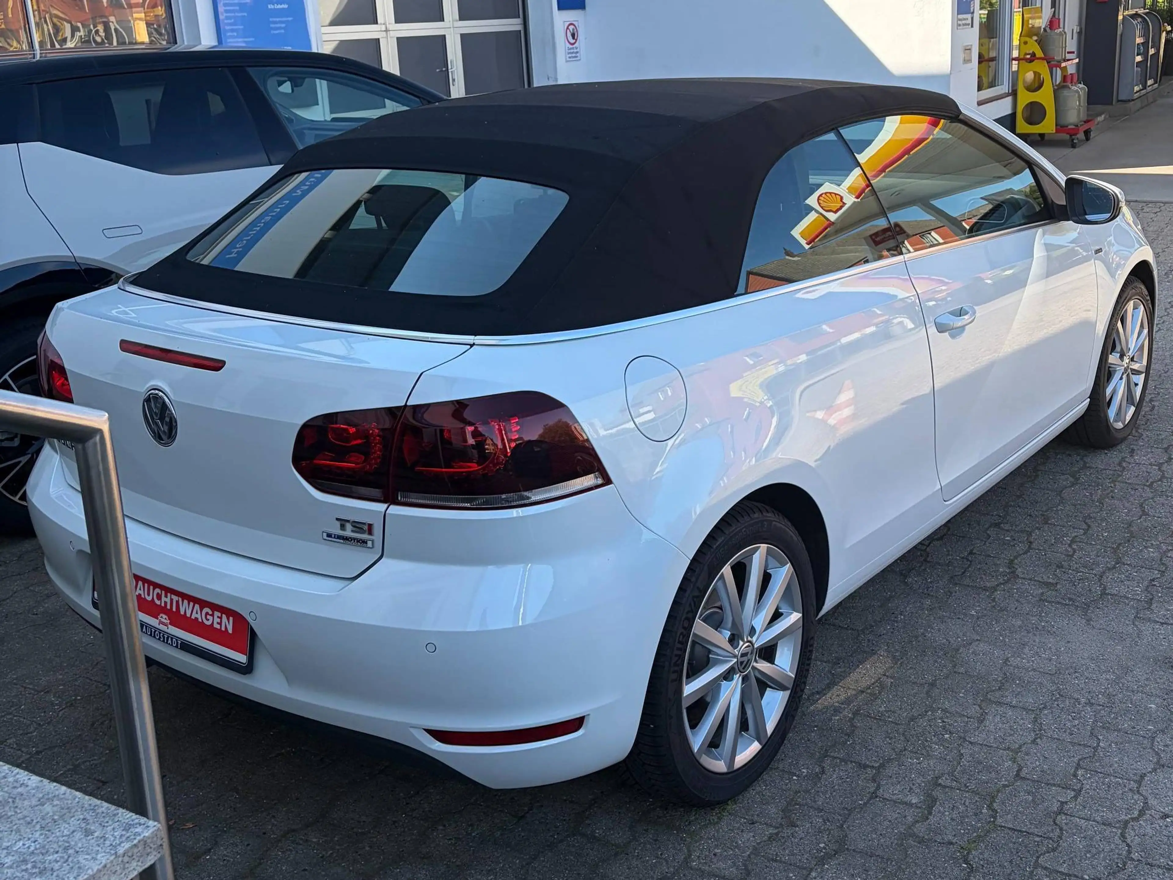 Volkswagen Golf Cabriolet Lounge BMT — photo 3