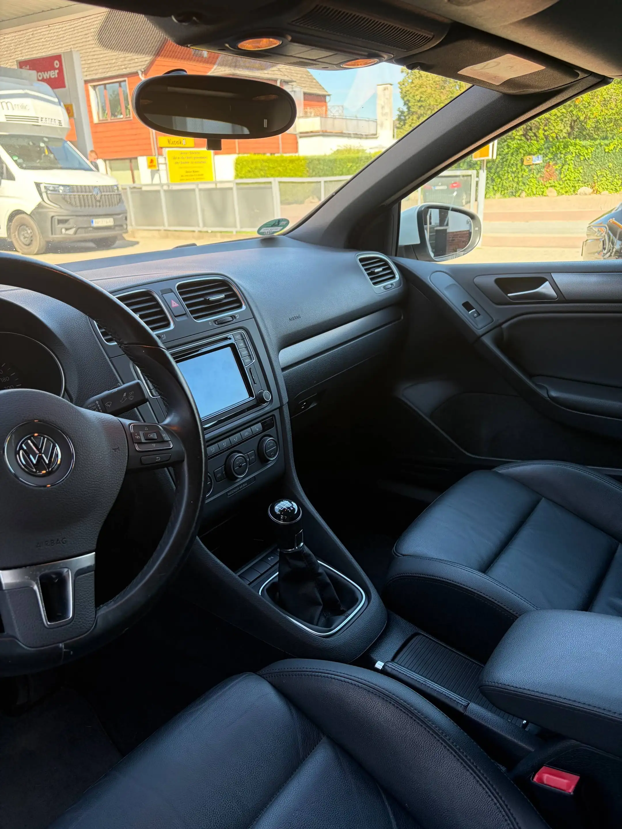 Volkswagen Golf Cabriolet Lounge BMT — photo 6