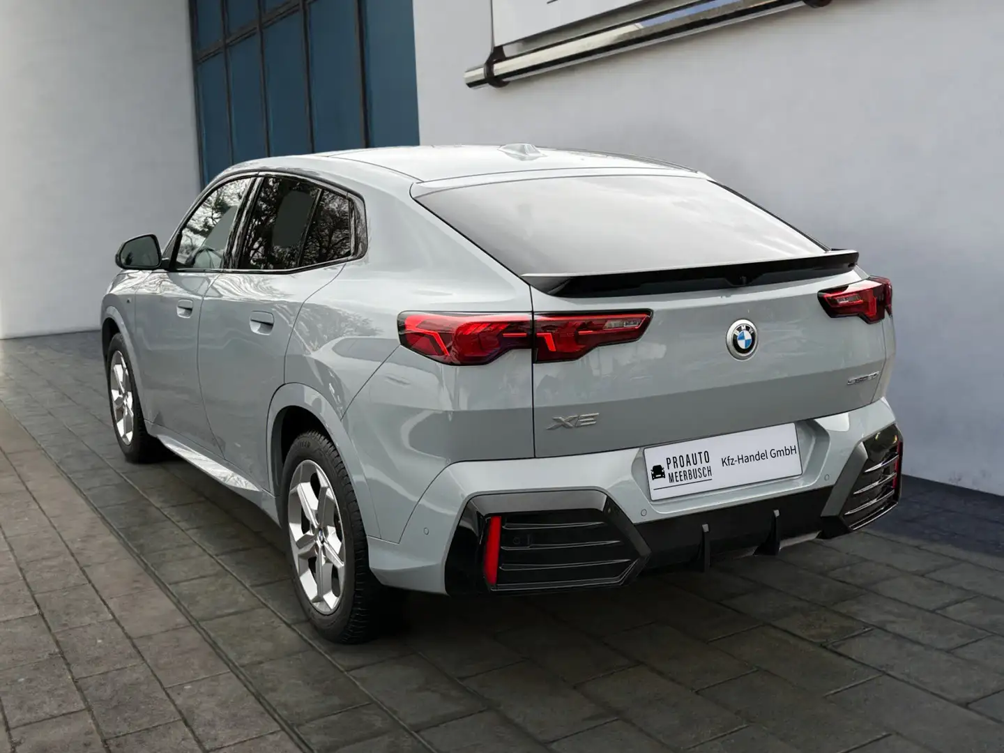 BMW X2 20i sD M Sport MMRY/AHK/PANO/HARMAN/HUD/ACC Grau - 2