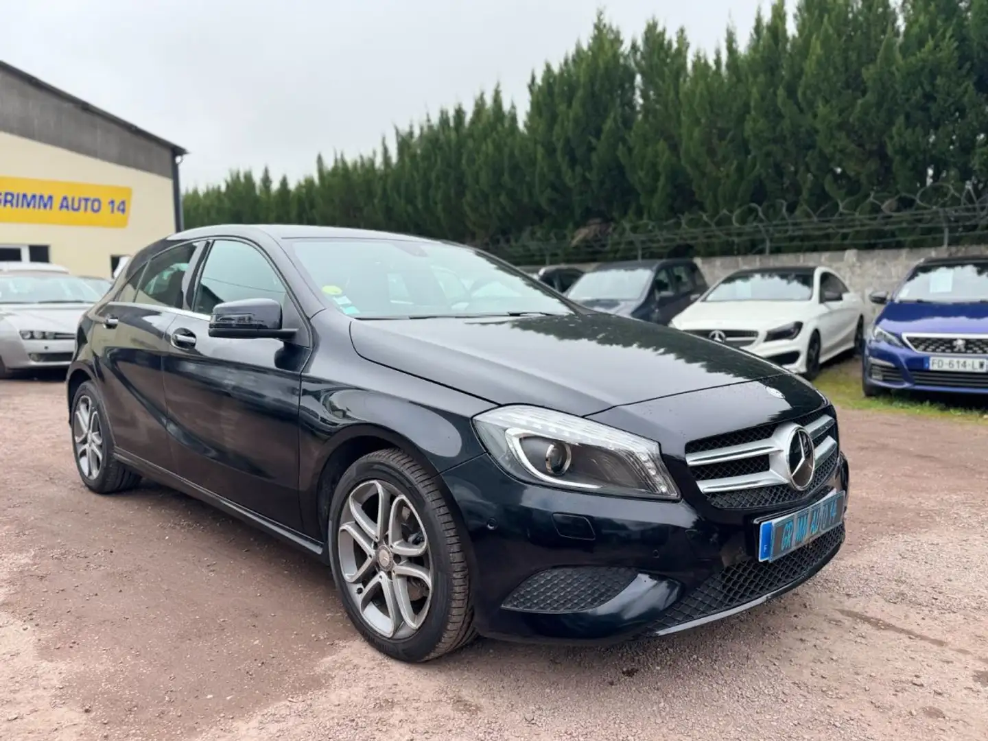Mercedes-Benz A 200 200 1.8 CDI 136ch BlueEfficiency Urban Noir - 1