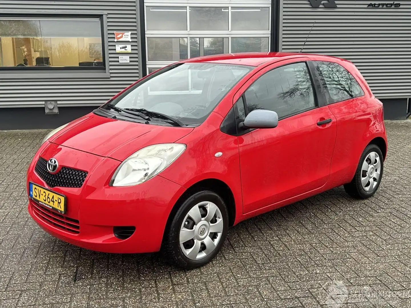 Toyota Yaris 1.0 VVTi + Rojo - 1
