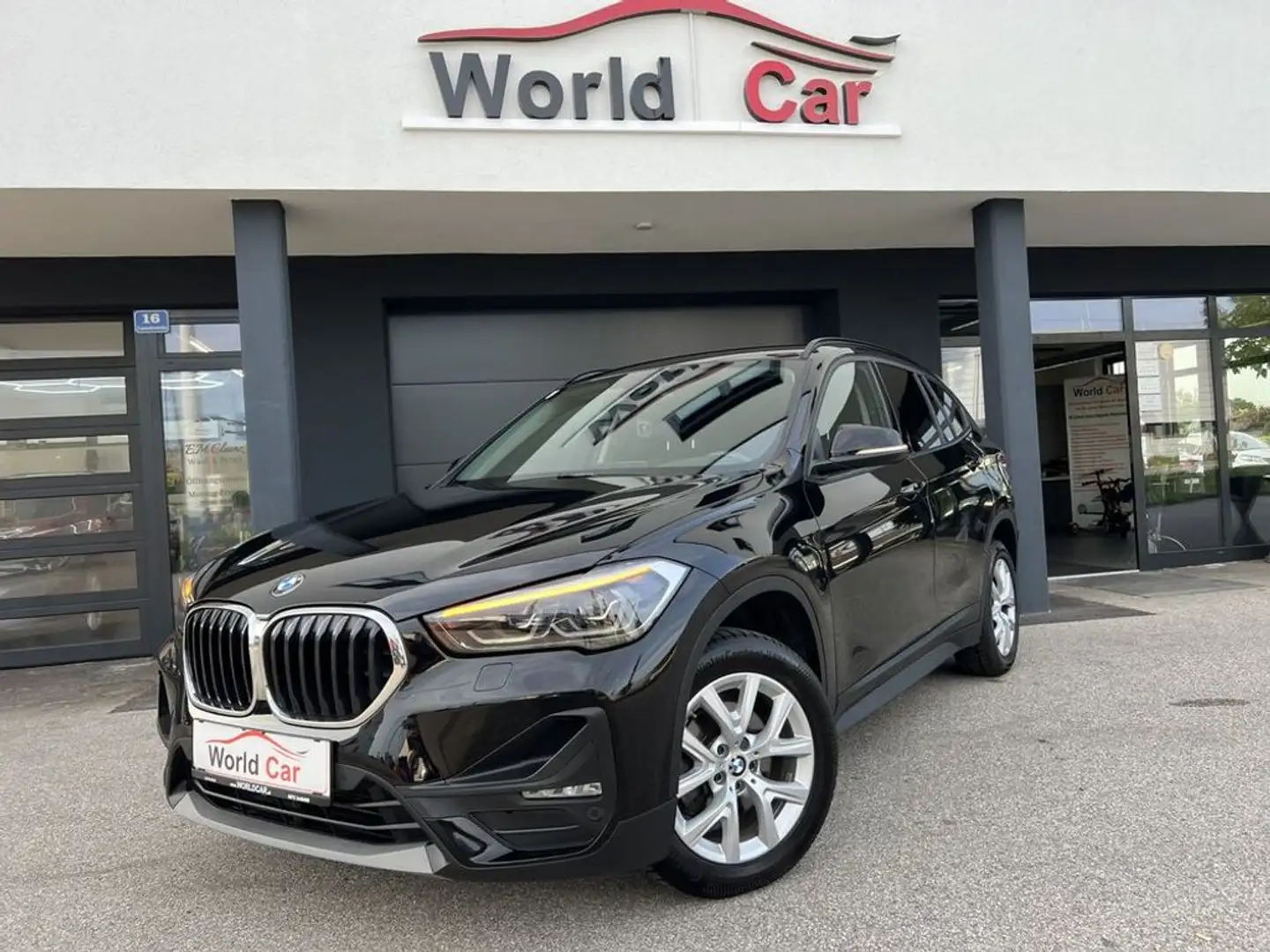 BMW X1 sDrive18d Aut.LED-NAVIPlus-HeadUP-RKamera Noir - 1
