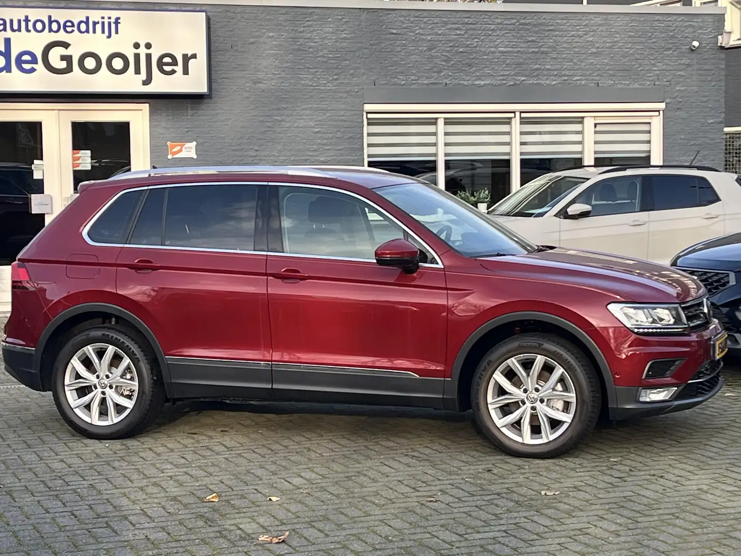 Volkswagen Tiguan 1.4 TSi DSG 4Motion Highline | NAV. | CAMERA | EL. Rood - 2