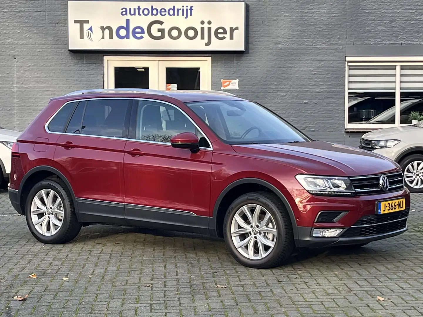 Volkswagen Tiguan 1.4 TSi DSG 4Motion Highline | NAV. | CAMERA | EL. Rood - 1