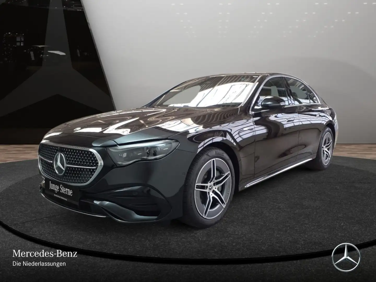 Mercedes-Benz E 300 de Hybrid AMG 360° Pano Burmester Distr. HUD Schwarz - 2