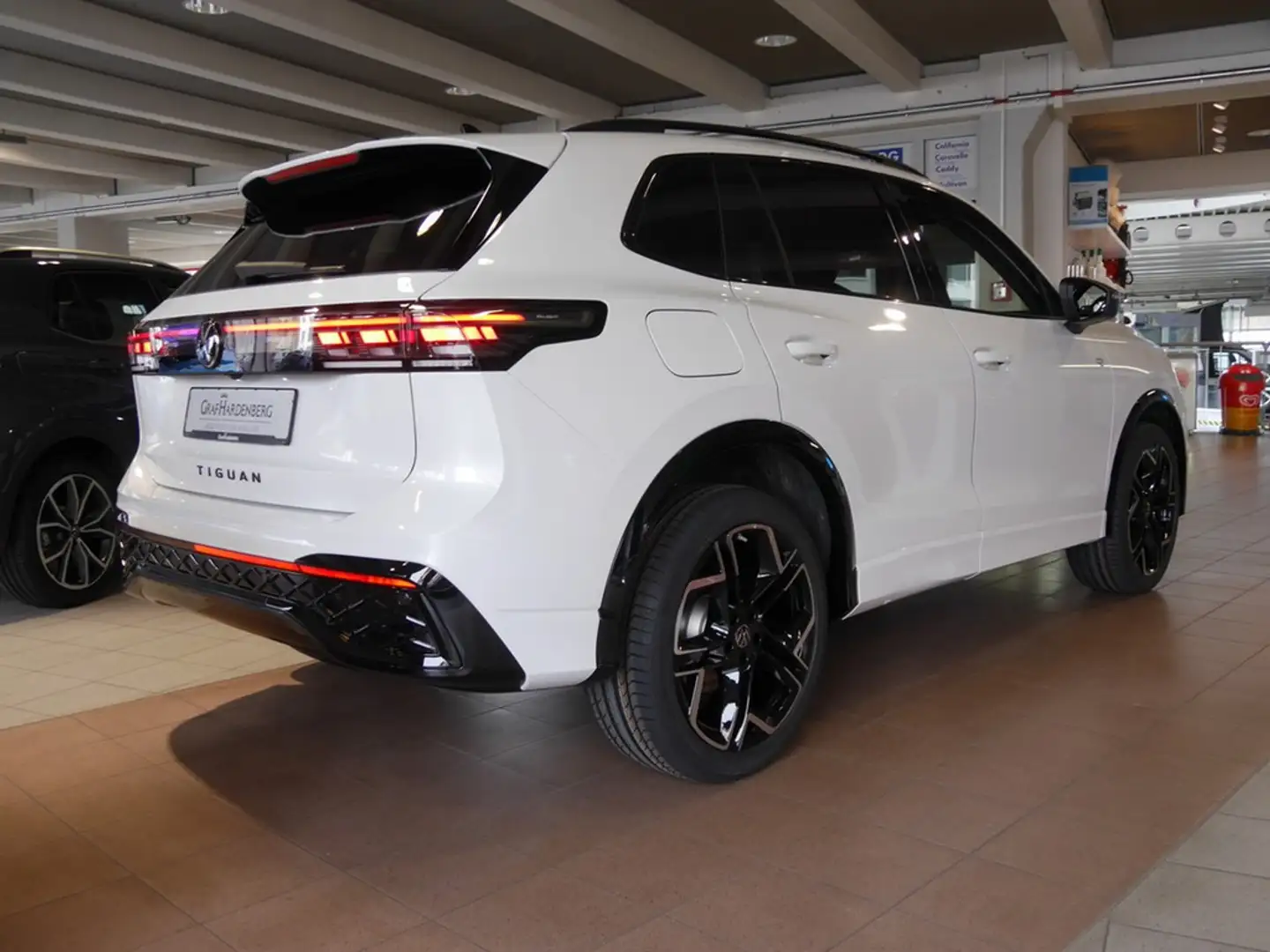 Volkswagen Tiguan R-Line 2,0 l TDI SCR 4MOTION 142 R-Line IQ.DRIV... Weiß - 2