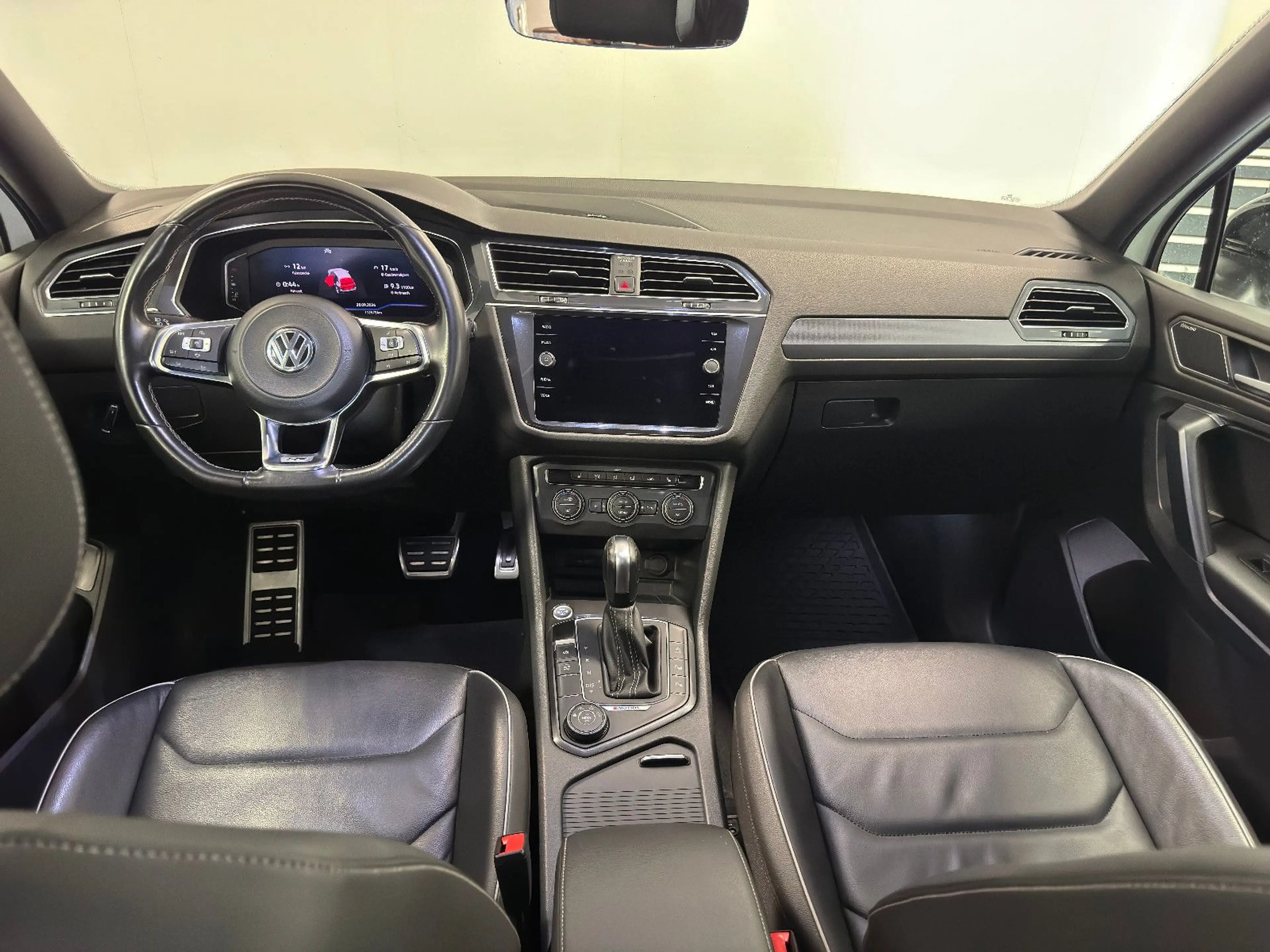 Volkswagen Tiguan Allspace 4Motion LED R-Line AHK ACC — photo 11