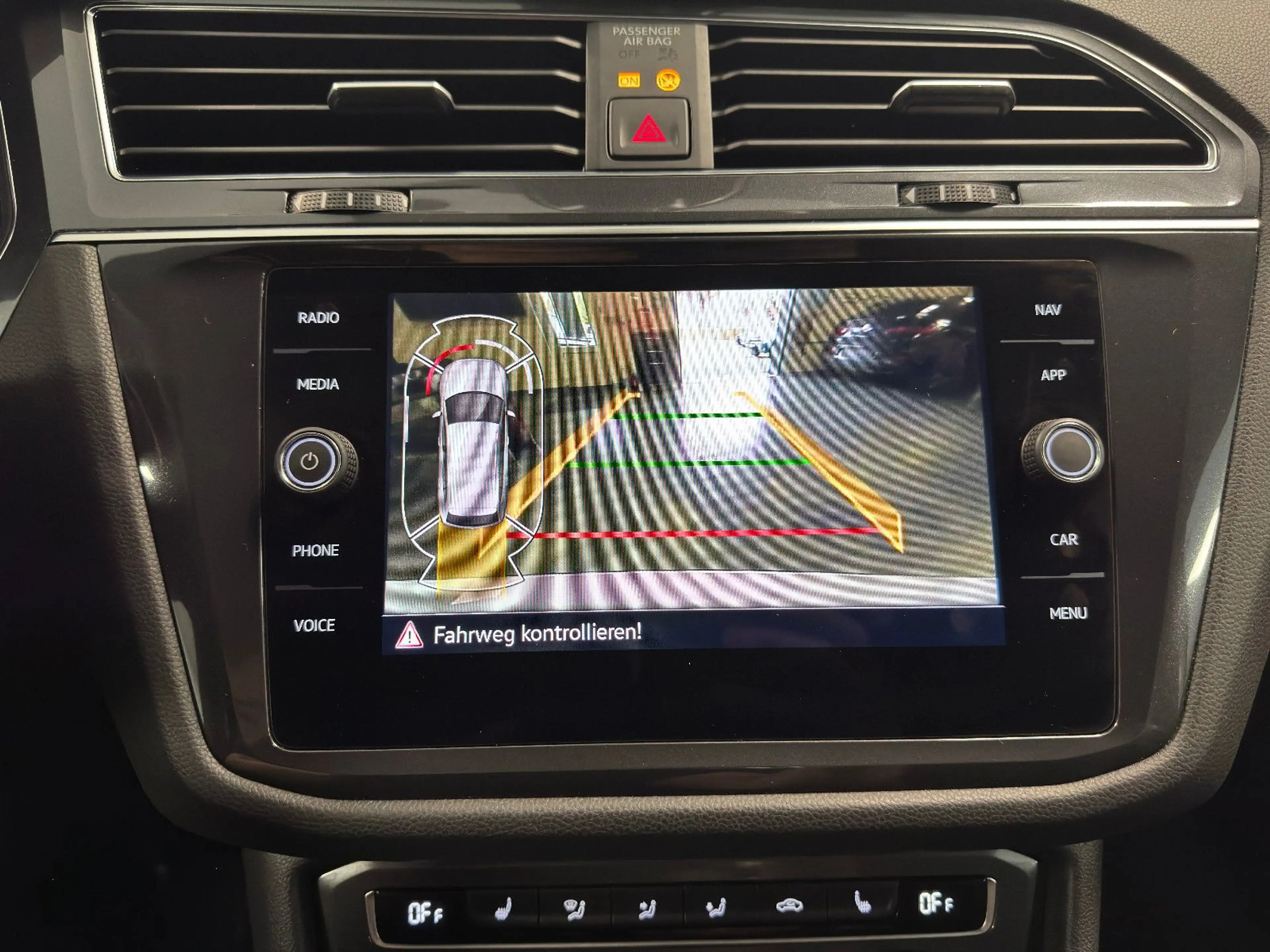 Volkswagen Tiguan Allspace 4Motion LED R-Line AHK ACC — photo 13