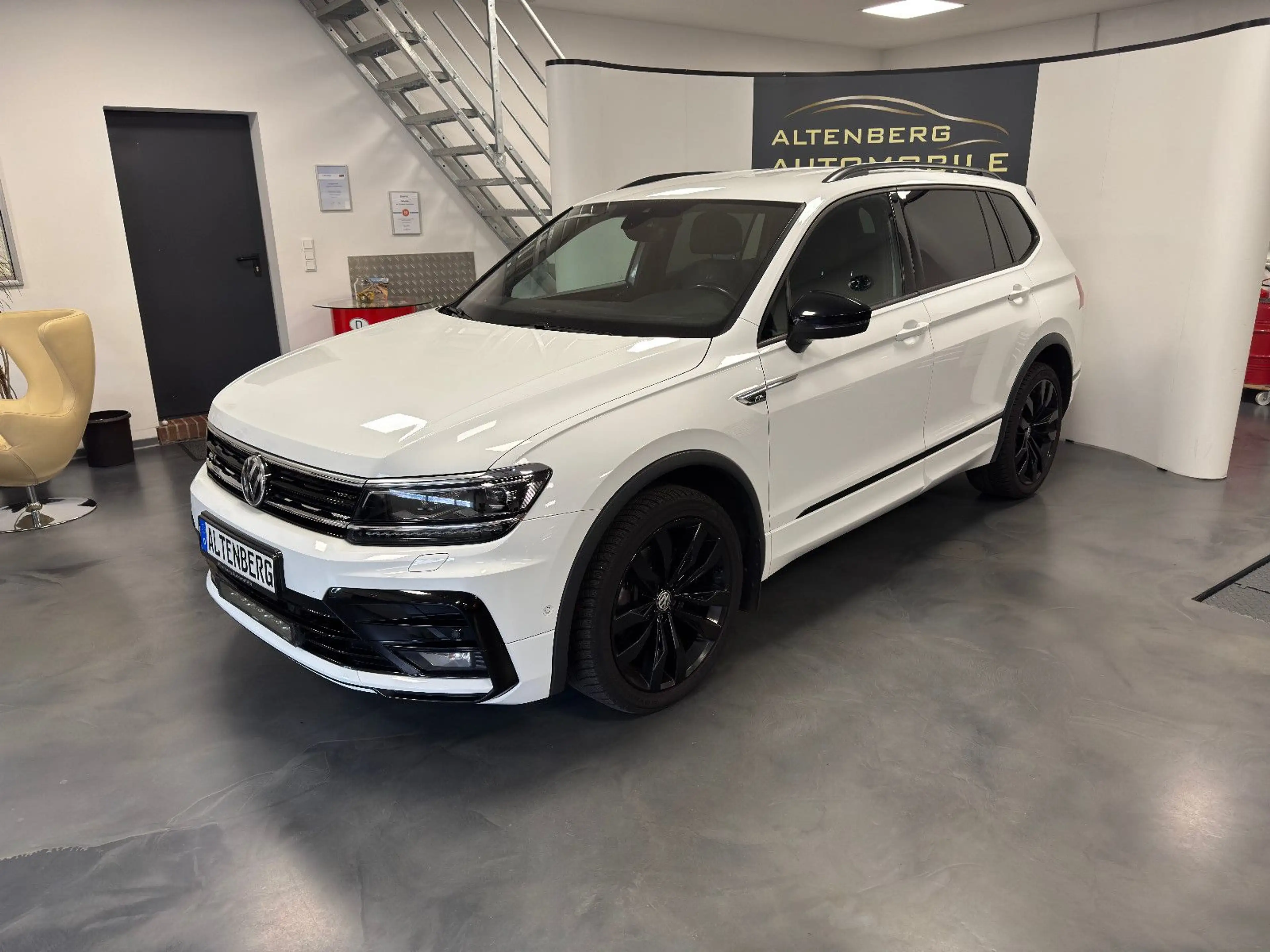 Volkswagen Tiguan Allspace 4Motion LED R-Line AHK ACC — photo 2