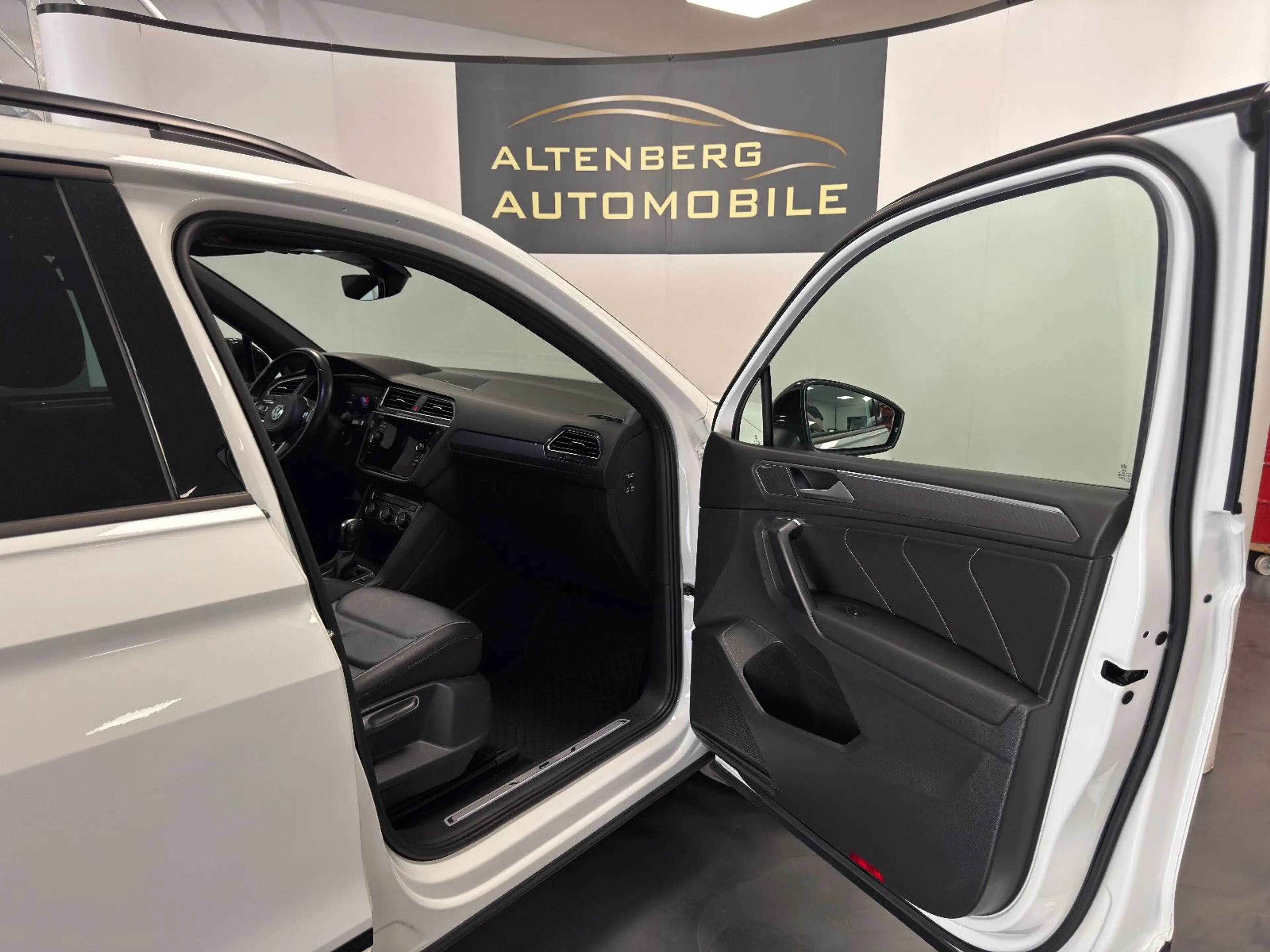 Volkswagen Tiguan Allspace 4Motion LED R-Line AHK ACC — photo 8