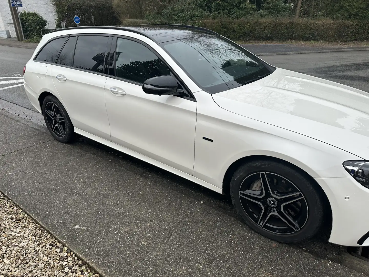 Mercedes-Benz E 300 AMG Line - 2