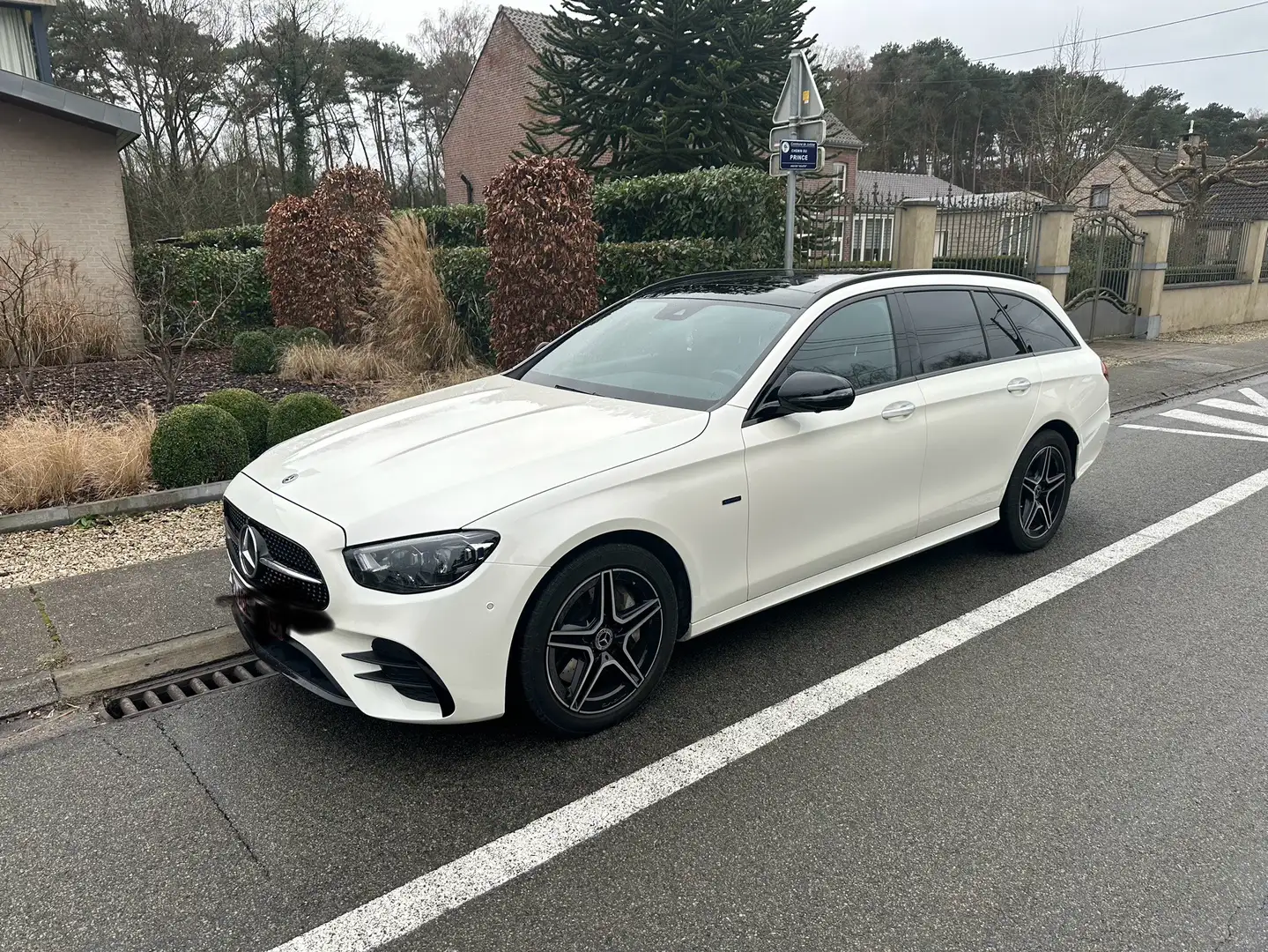 Mercedes-Benz E 300 AMG Line - 1