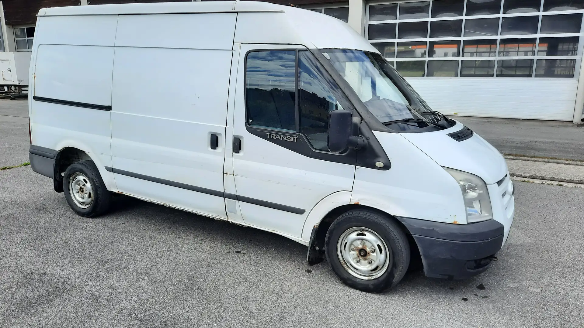 Ford Transit Transit FT 330 K Vario 4.27 2,4 TDCi Vario Weiß - 1