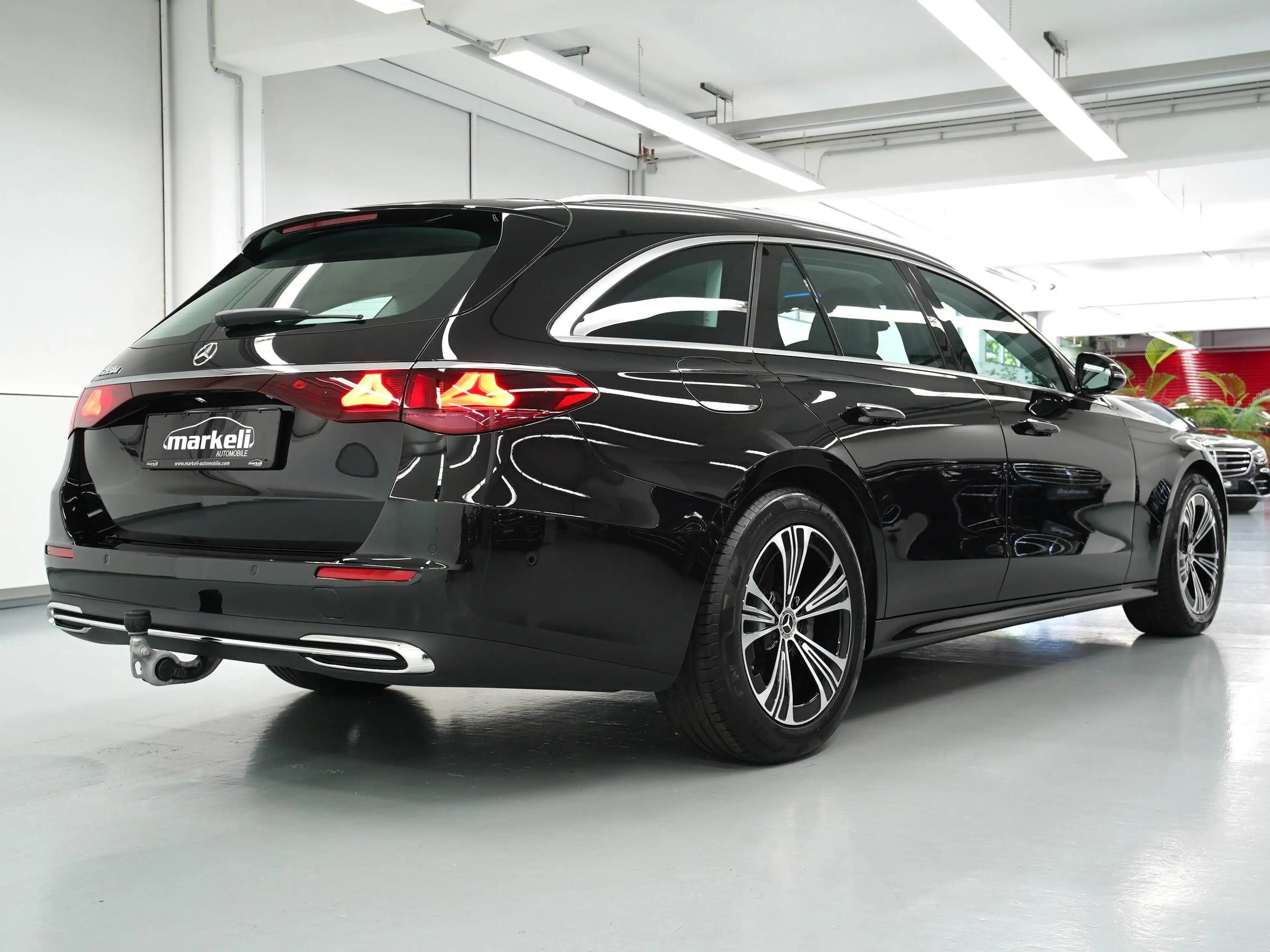 Mercedes-Benz E 220 E 220 d T ! 2026 ! AVANTGARDE / DISTRONIC / KEYLESS - GO / WINTER-PAKET +++ — photo 4