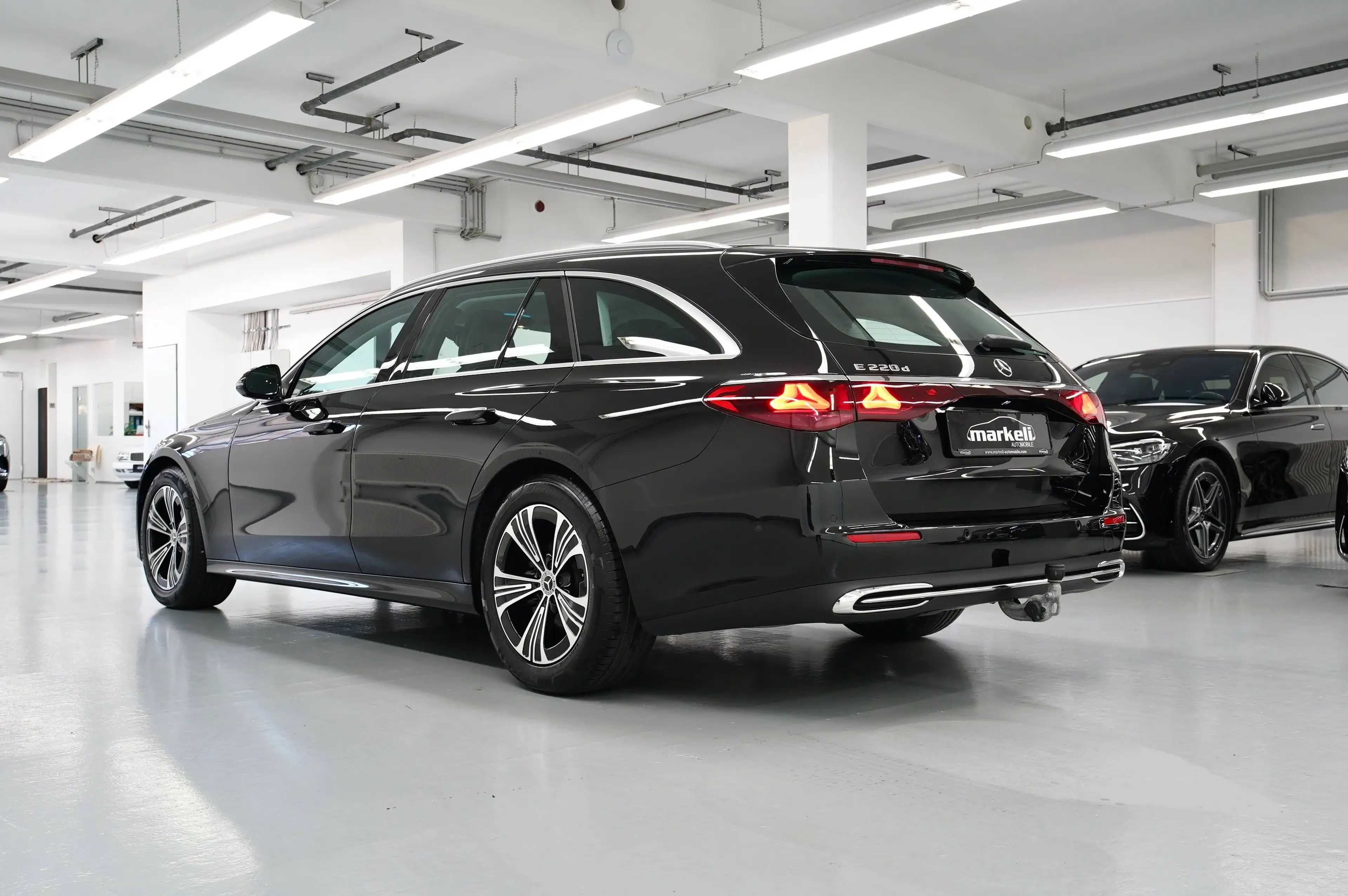 Mercedes-Benz E 220 E 220 d T ! 2026 ! AVANTGARDE / DISTRONIC / KEYLESS - GO / WINTER-PAKET +++ — photo 2