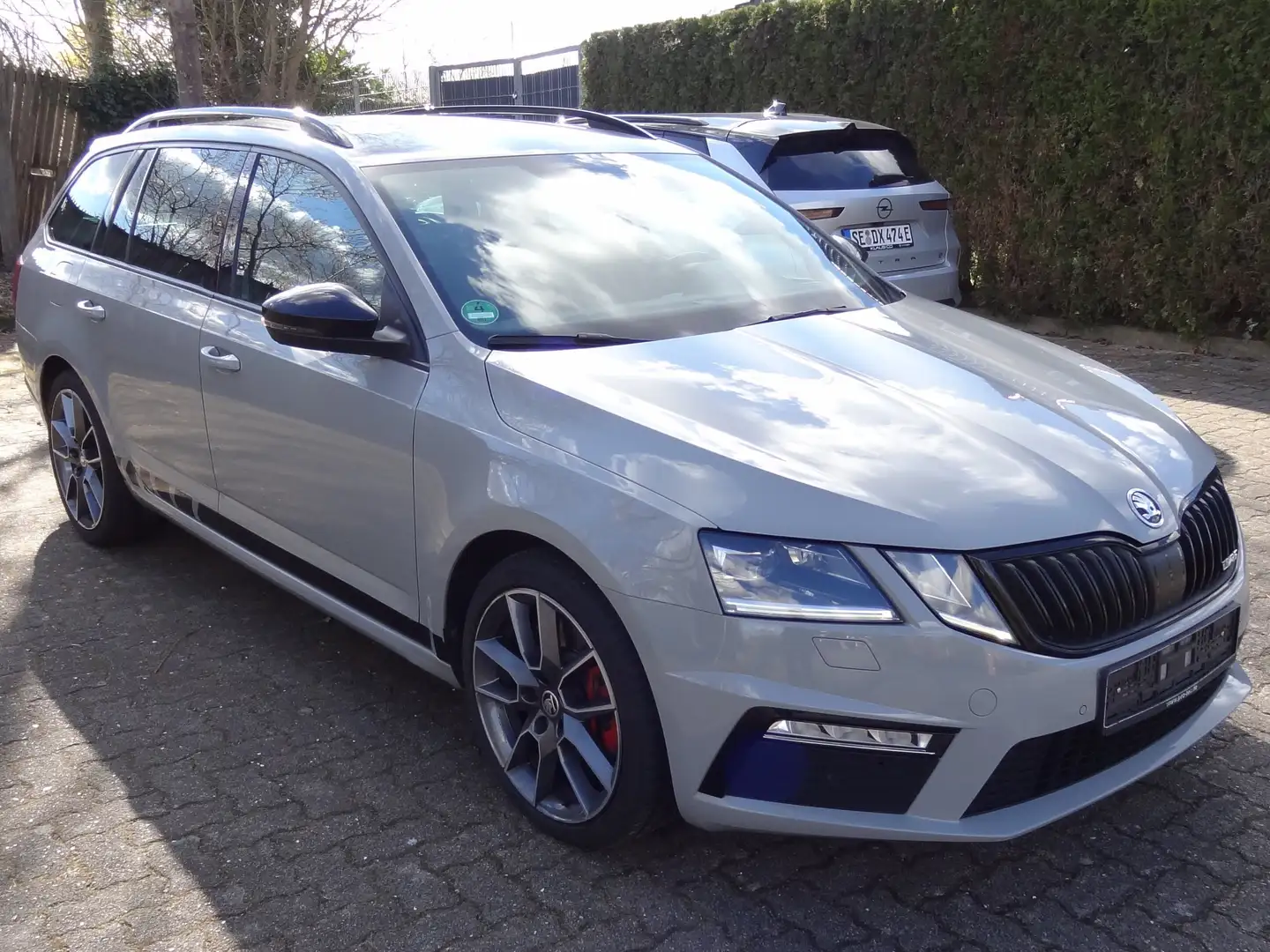 Skoda Octavia Combi RS 245 AHK Navi PDC Digital Grau - 1