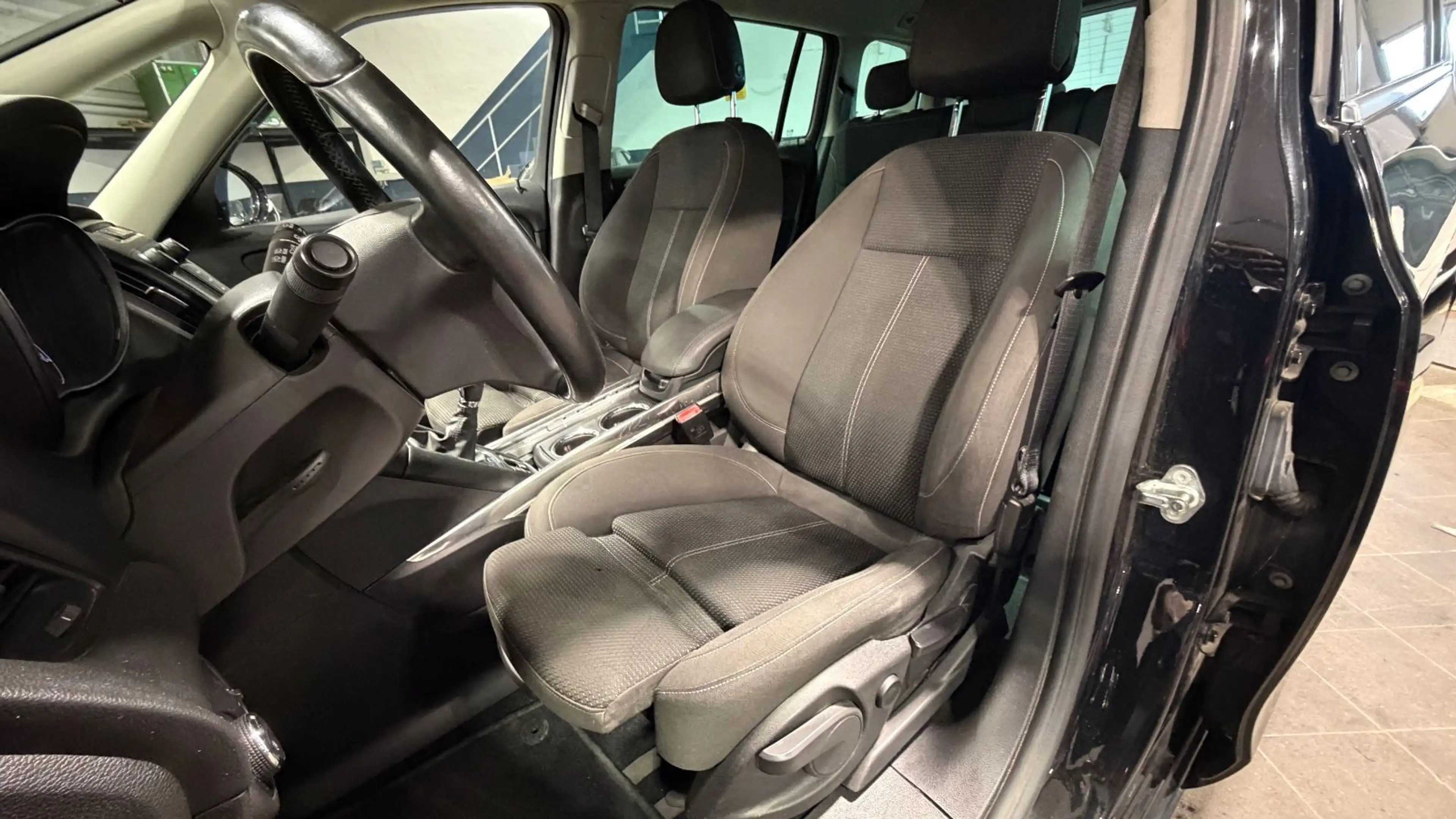 Opel Zafira Tourer 7Sitze R-Cam LHZ LED Edition — photo 10