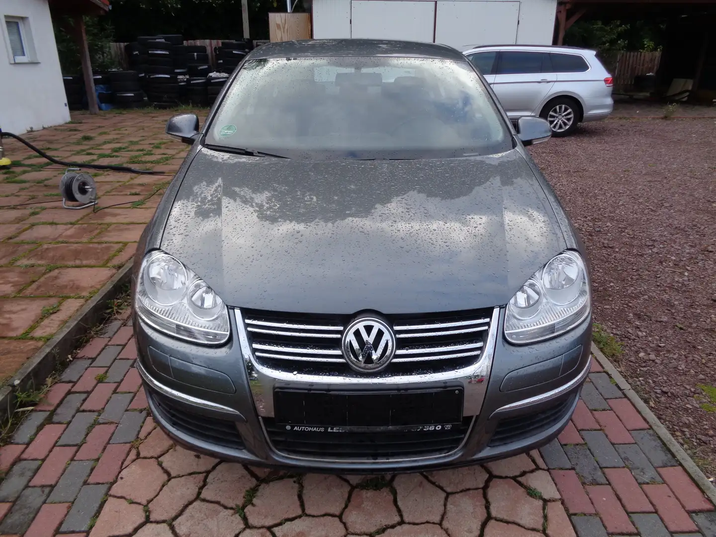 Volkswagen Jetta 2.0 FSI -TÜV NEU! -Service NEU! -55.775Km - Grau - 2
