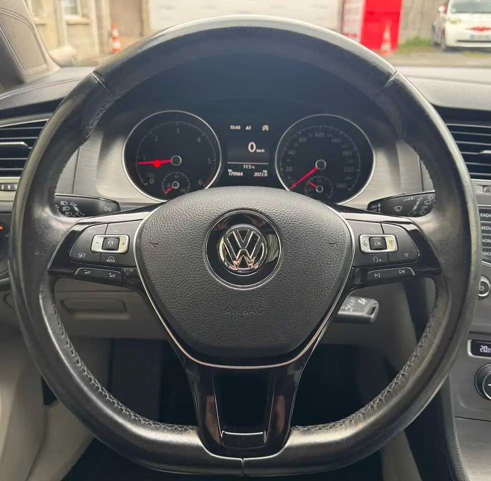Volkswagen Golf Standard Model — photo 8