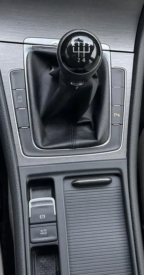Volkswagen Golf Standard Model — photo 11
