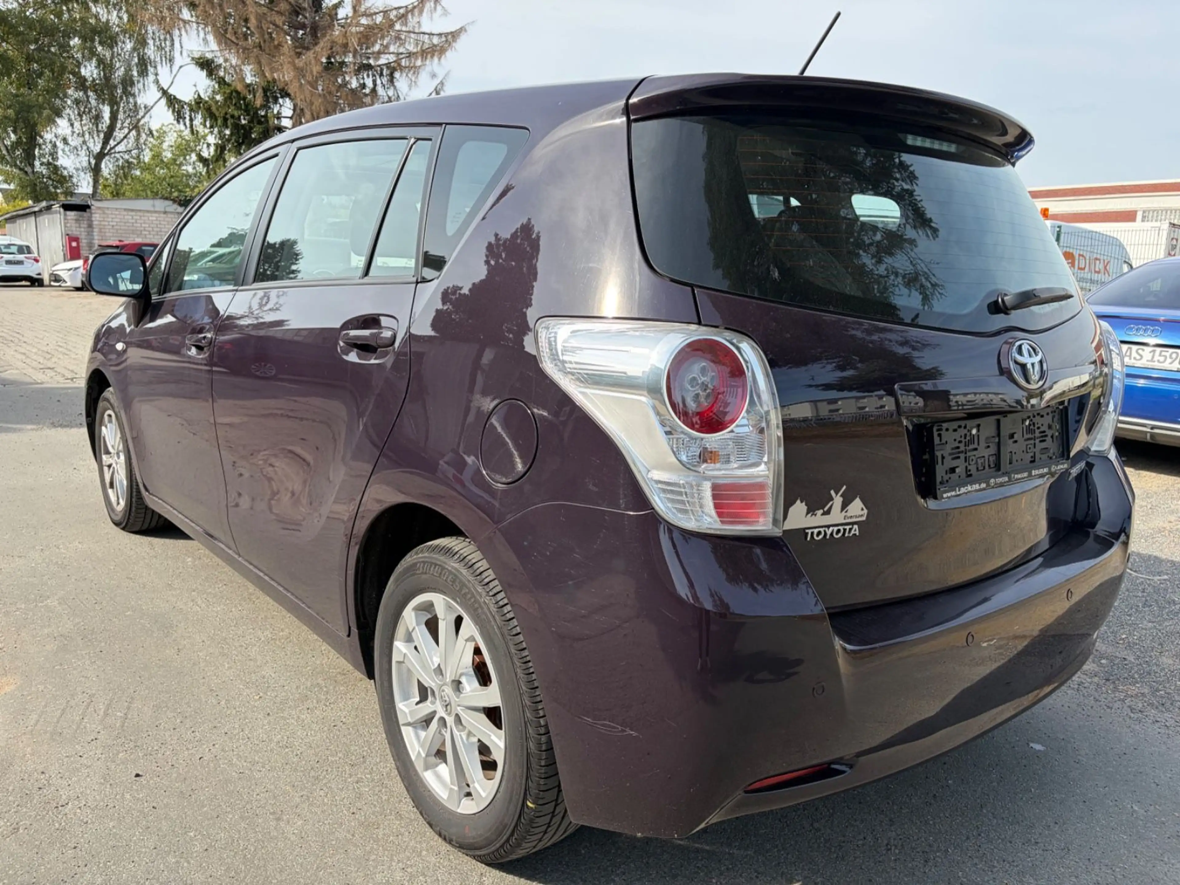 Toyota Verso 1.6l Valvematic Edition PANORAMA / PARK — photo 11