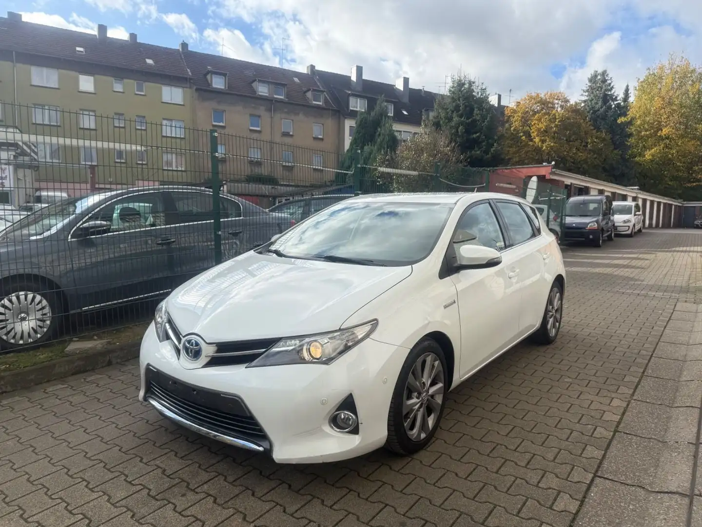 Toyota Auris Hybrid Start Edition TÜV NEU*AUTOMATIK Weiß - 1
