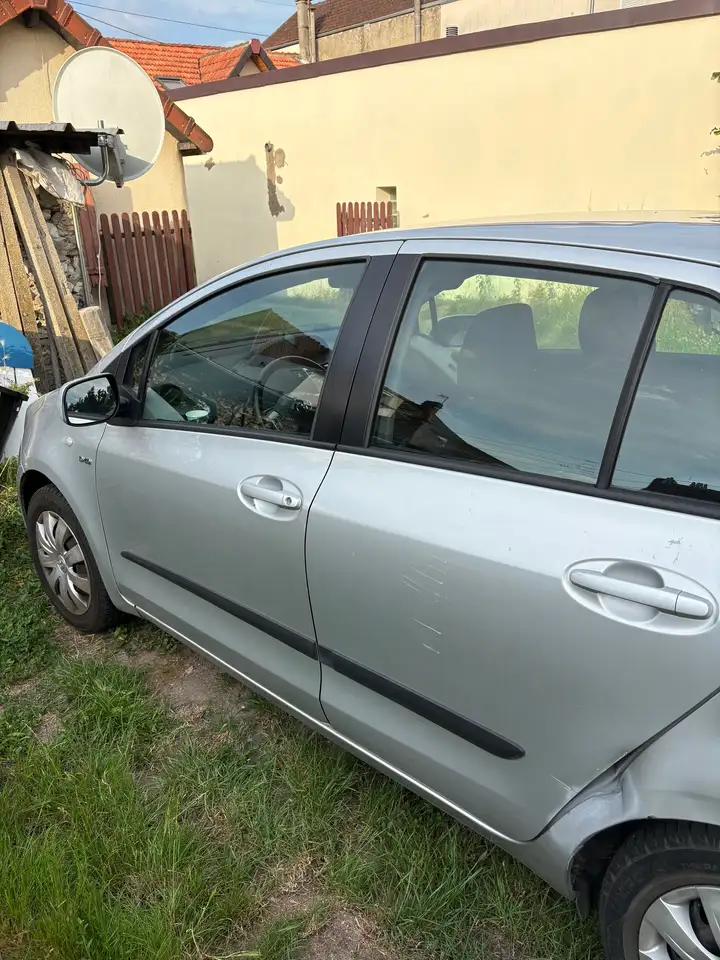 Toyota Yaris Yaris — photo 2