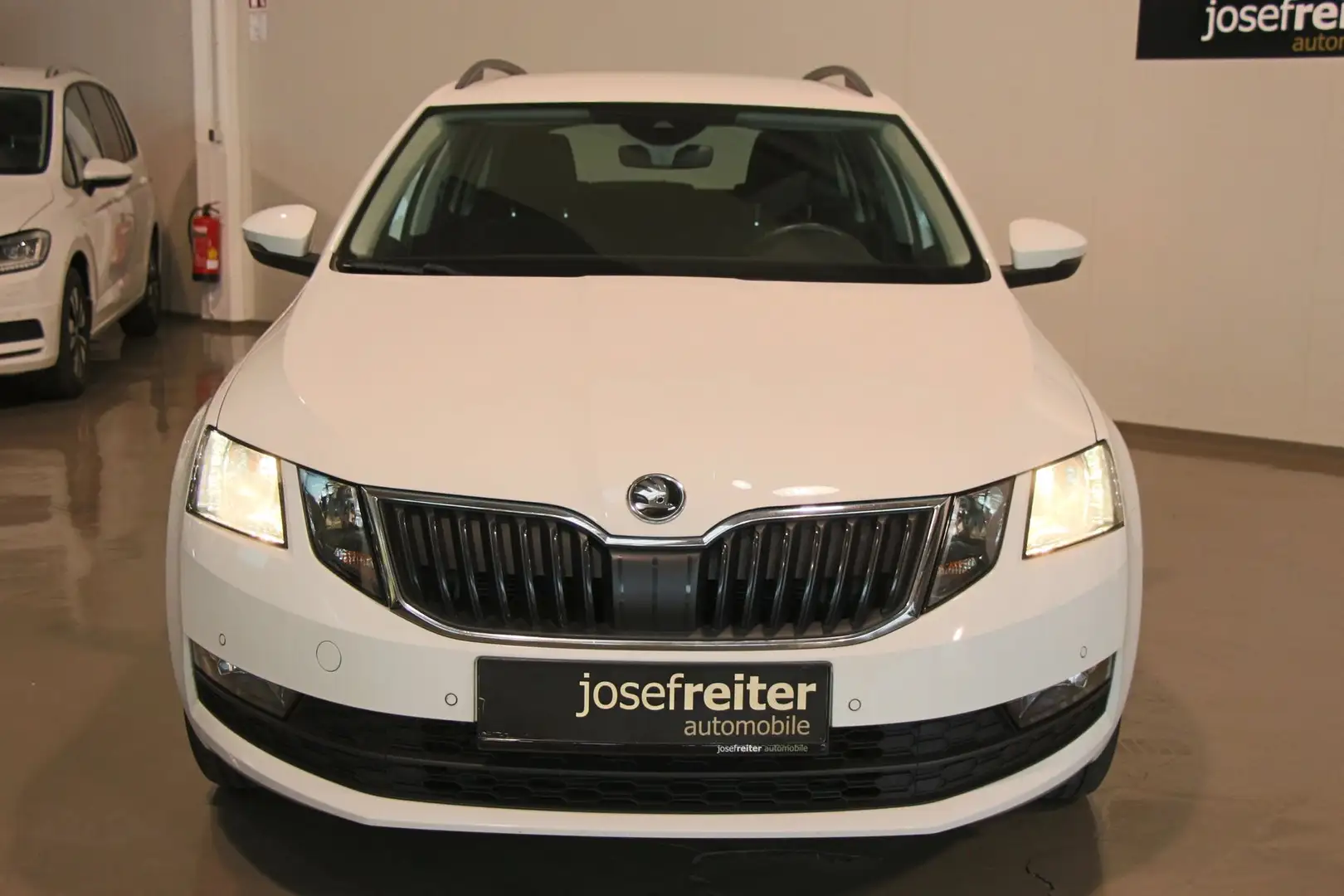 Skoda Octavia Combi Ambition 4x4 DSG Blanc - 2