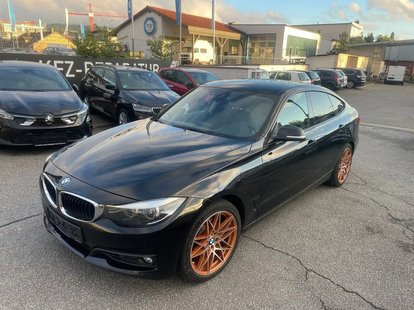 BMW 330 Gran Turismo 330 d xDrive Advantage Schwarz - 1