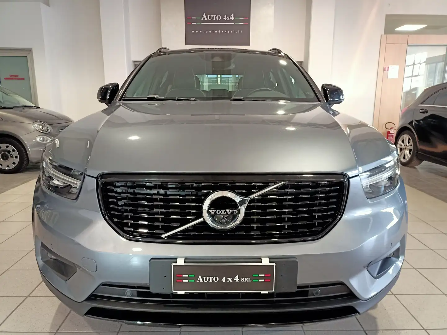 Volvo XC40 2.0 d3 R-design geartronic* Grau - 2