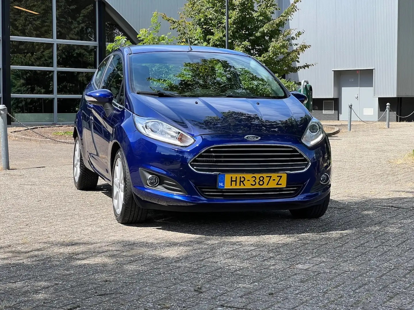 Ford Fiesta 1.0i 101pk Titanium Navi Cruise Control Bluetooth Blauw - 2
