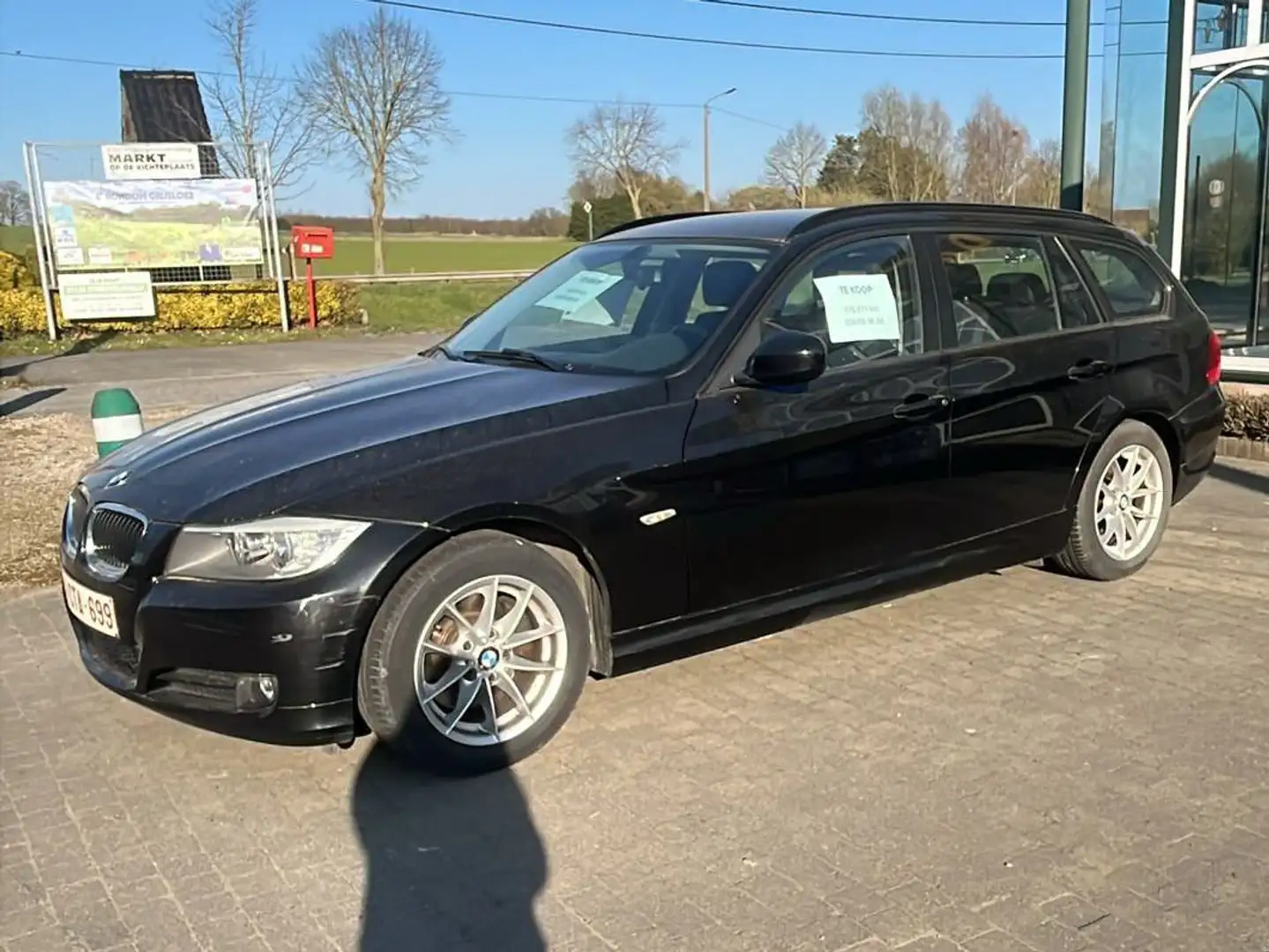 BMW 318 318d DPF Touring Zwart - 1