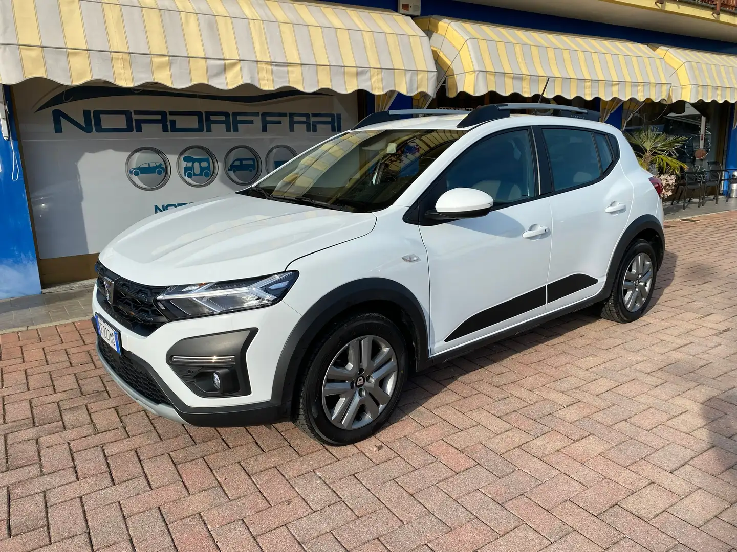 Dacia Sandero Stepway III Stepway 1.0 tce Comfort Eco-g 100cv Bianco - 1
