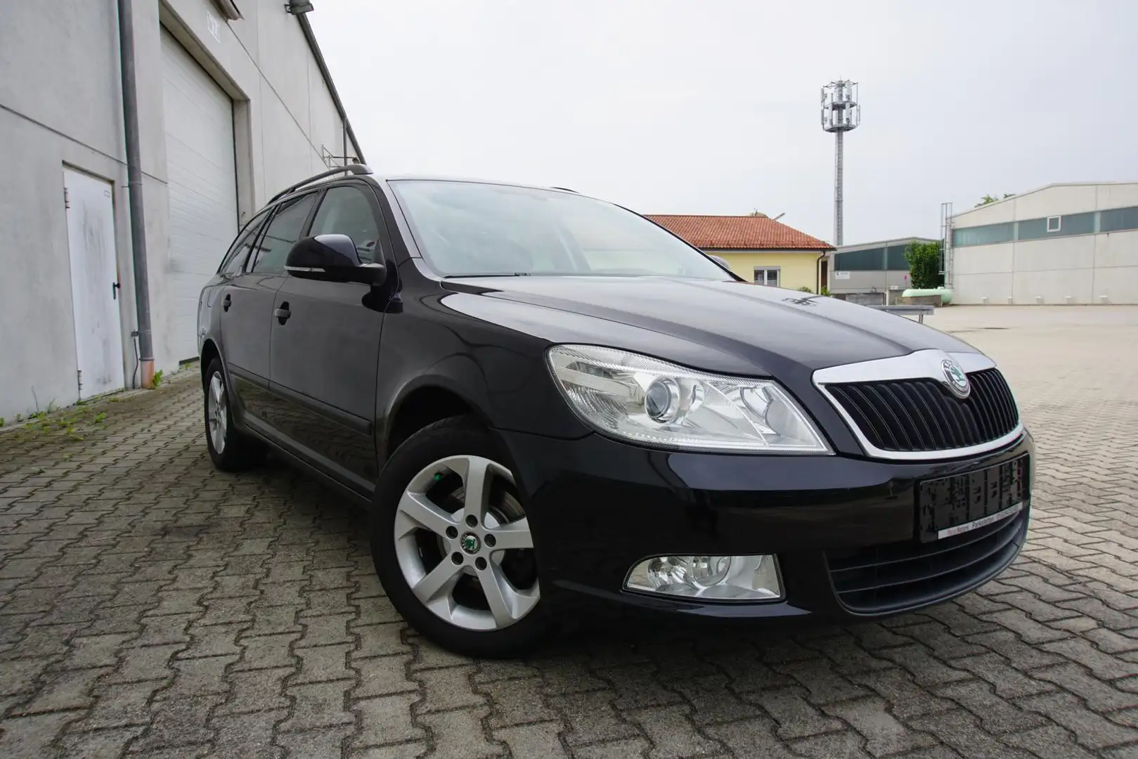 Skoda Octavia 1.4TSI Combi SHZ PDC Tempomat 1.Hand Czarny - 1