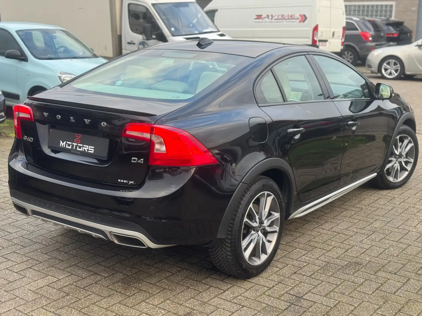Volvo S60 Cross Country 2.0 D4 Summum Geartronic Fekete - 1