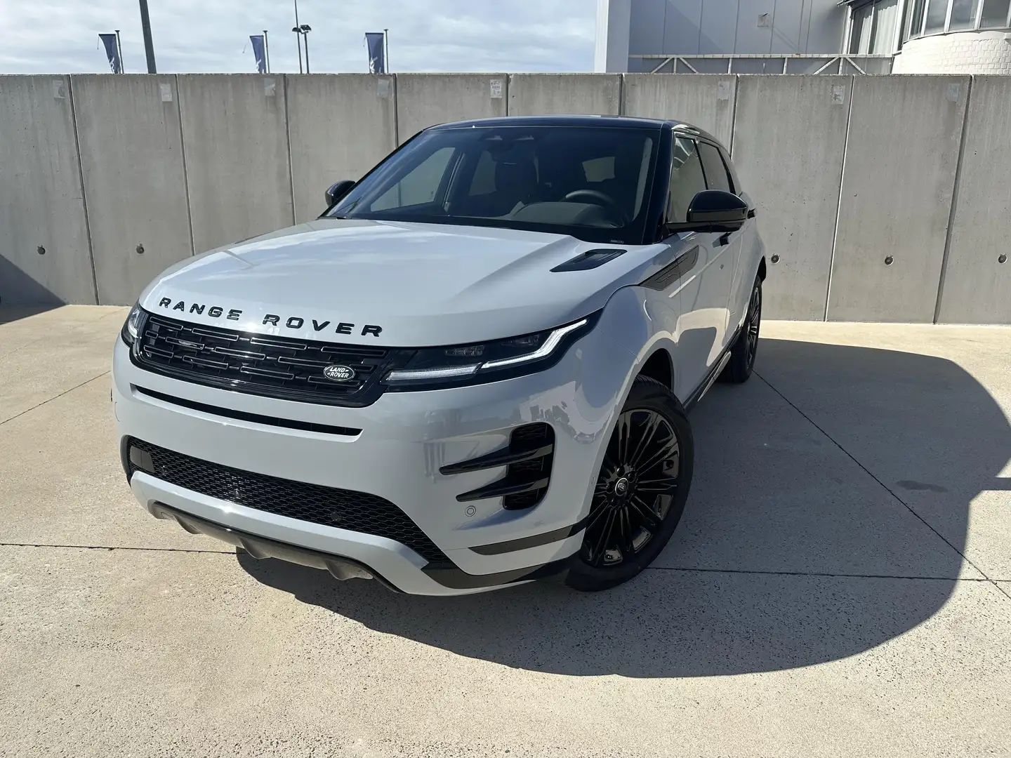Land Rover Range Rover Evoque P270e Dynamic SE Grijs - 1