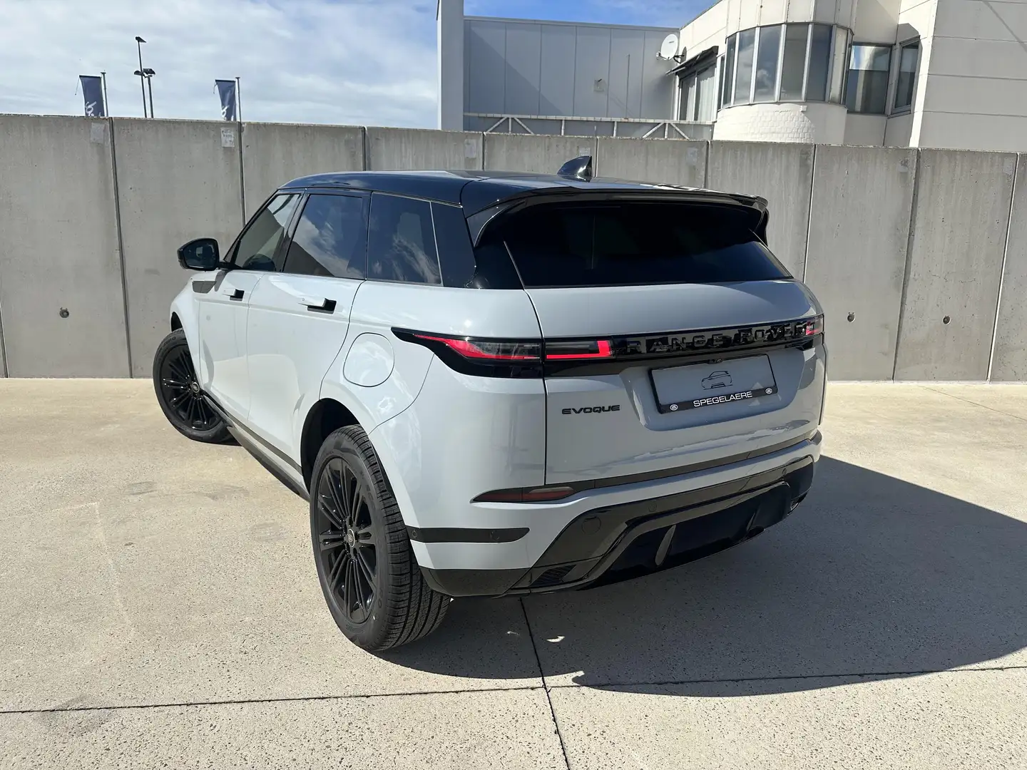 Land Rover Range Rover Evoque P270e Dynamic SE Grijs - 2