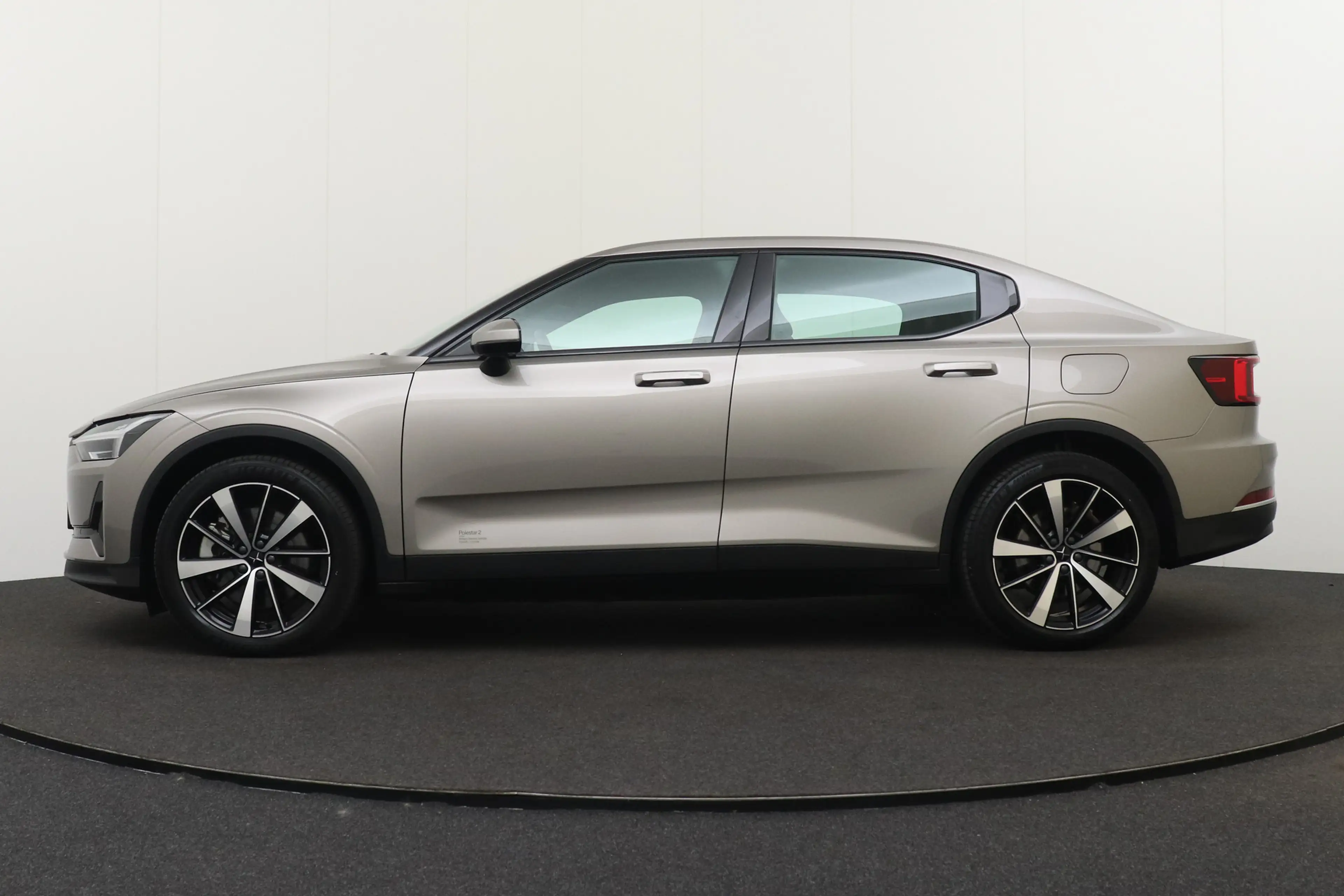 Polestar 2 Long Range 78 kWh (94%SOH) Memory Camera 19'LMV LE — photo 6