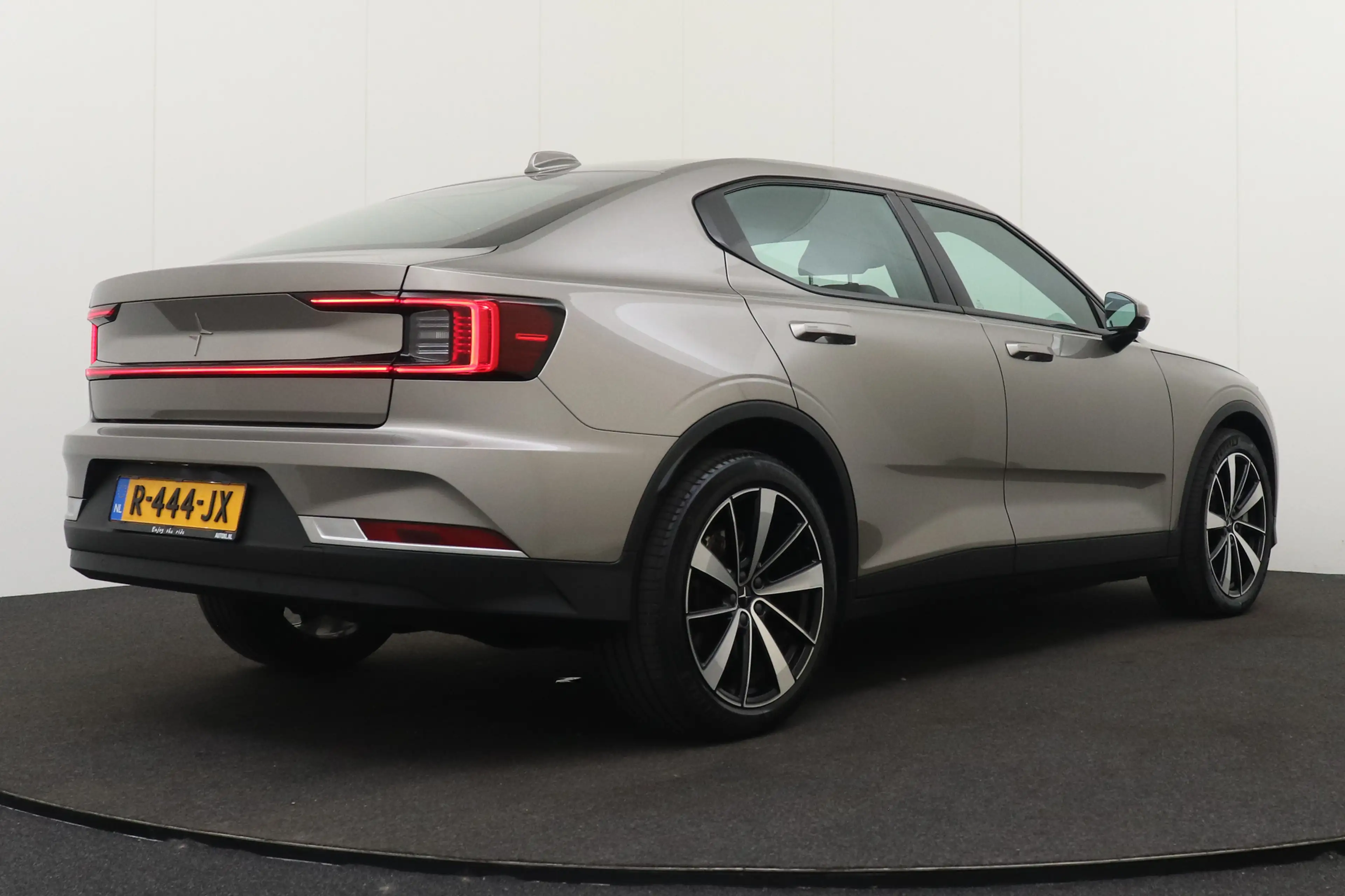 Polestar 2 Long Range 78 kWh (94%SOH) Memory Camera 19'LMV LE — photo 3
