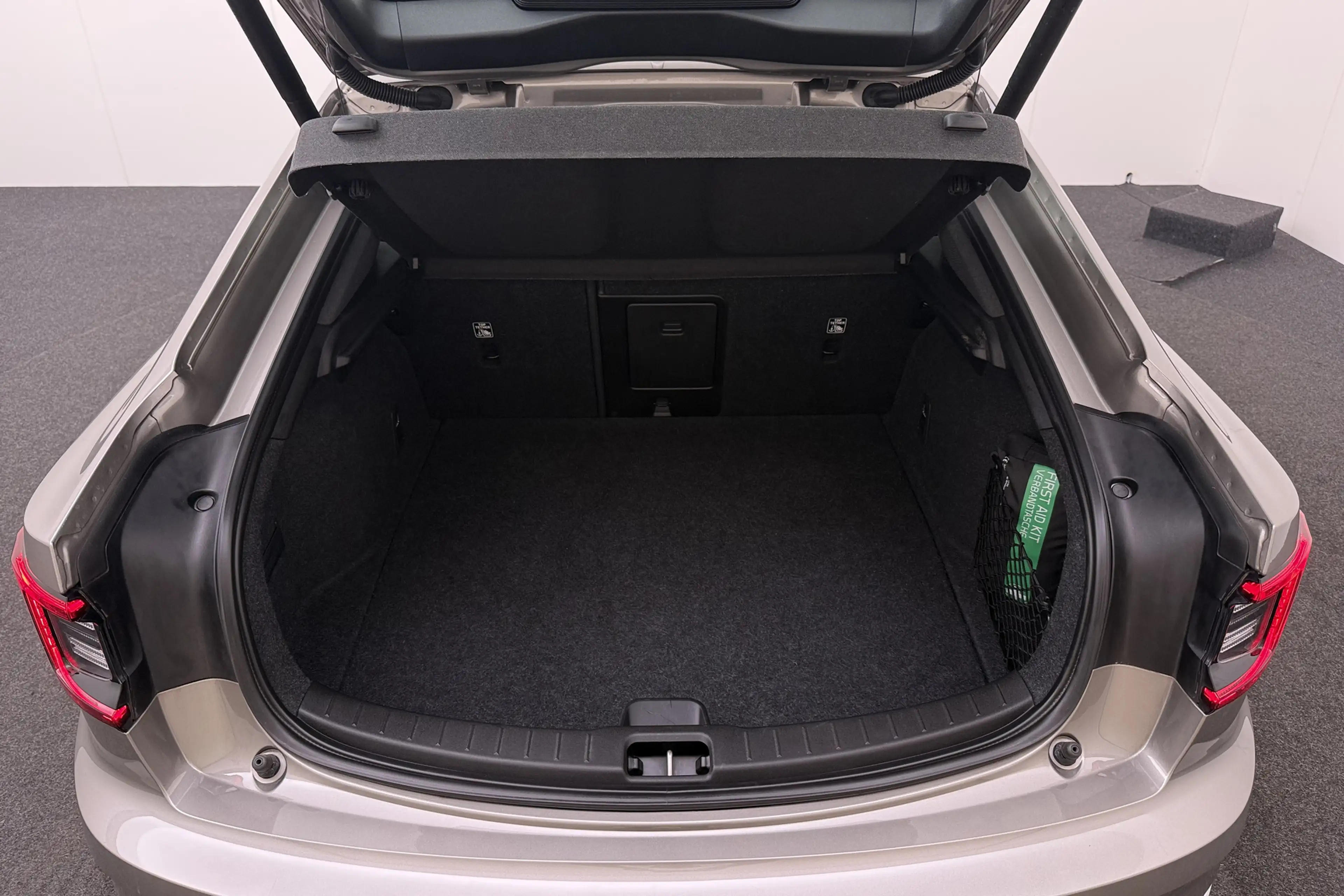 Polestar 2 Long Range 78 kWh (94%SOH) Memory Camera 19'LMV LE — photo 14