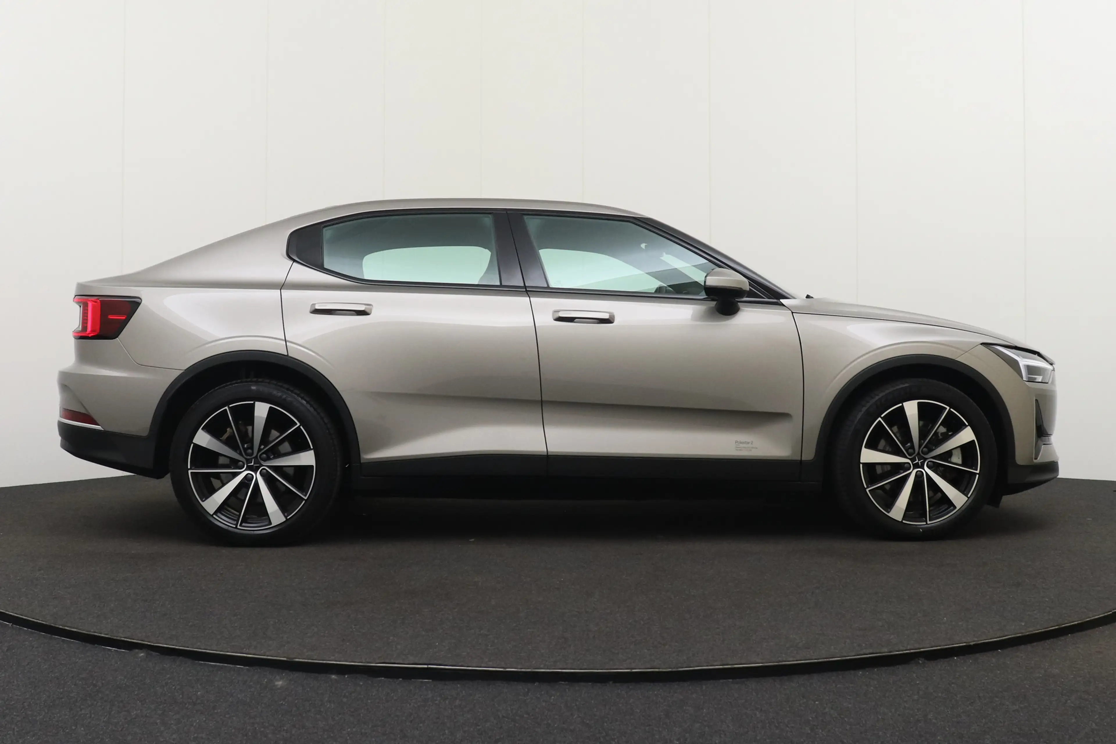 Polestar 2 Long Range 78 kWh (94%SOH) Memory Camera 19'LMV LE — photo 7