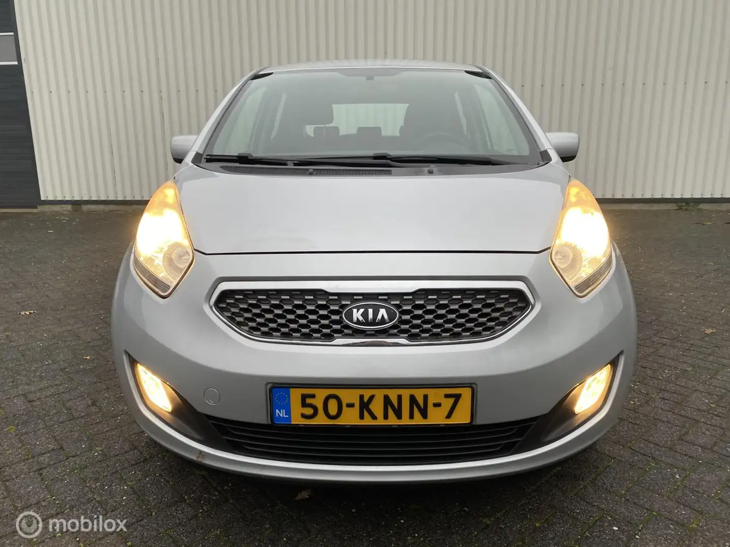 Kia Venga 1.4 CVVT X-tra 2010 Grau - 2