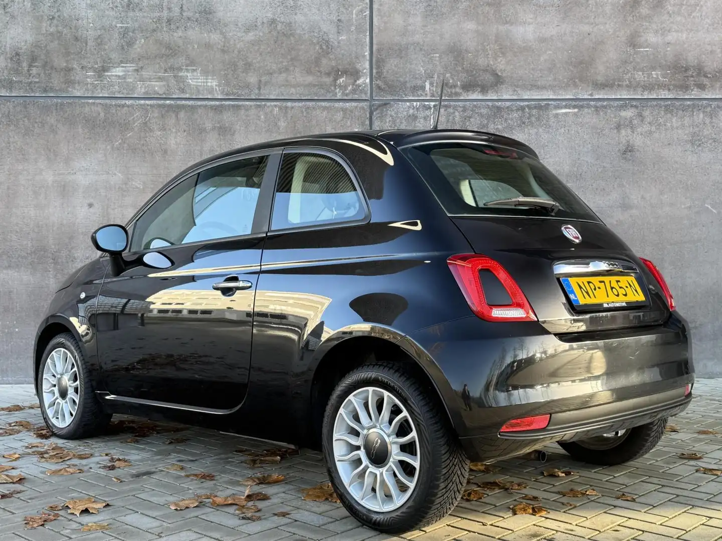 Fiat 500 1.0 TwinAir PopStar Org. NL | Airco | All-season | Schwarz - 2