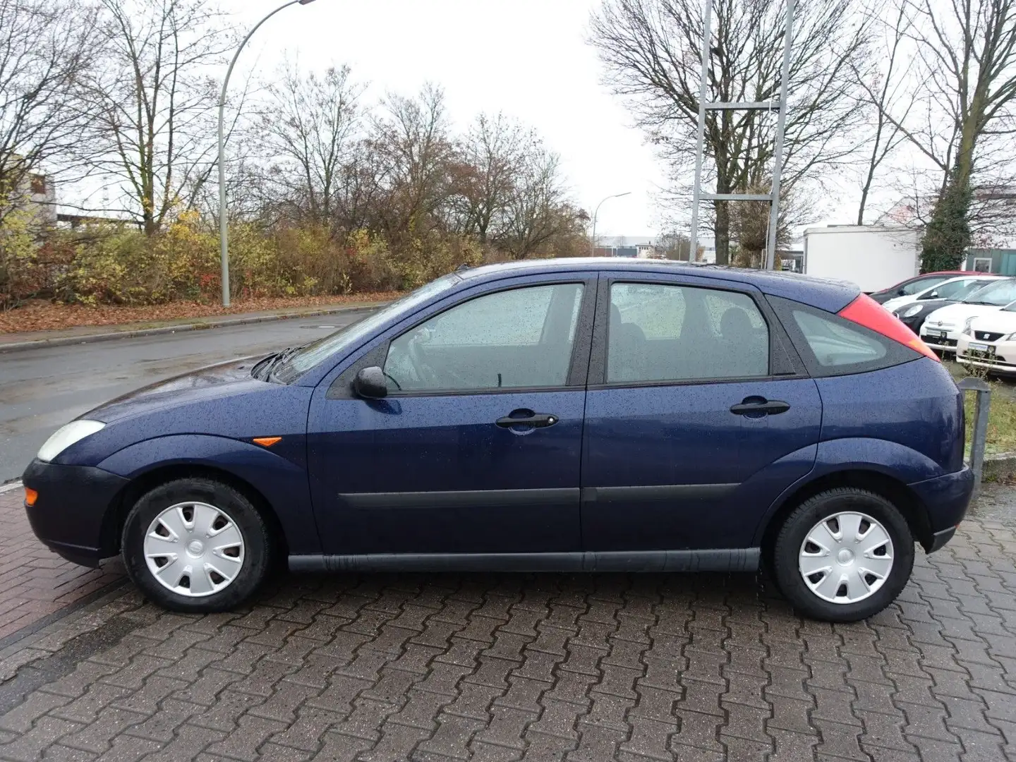 Ford Focus Klima, Funk-ZV, 1.Hand Inspektion neu Blau - 2